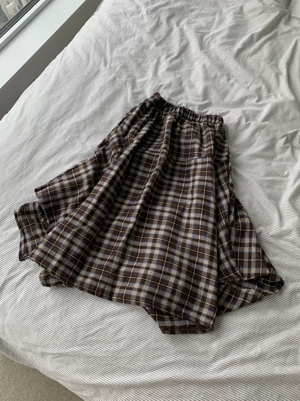 여자-미디-스커트-오프숄더-티-니트-캡-나시-파데-kneUW-이미지