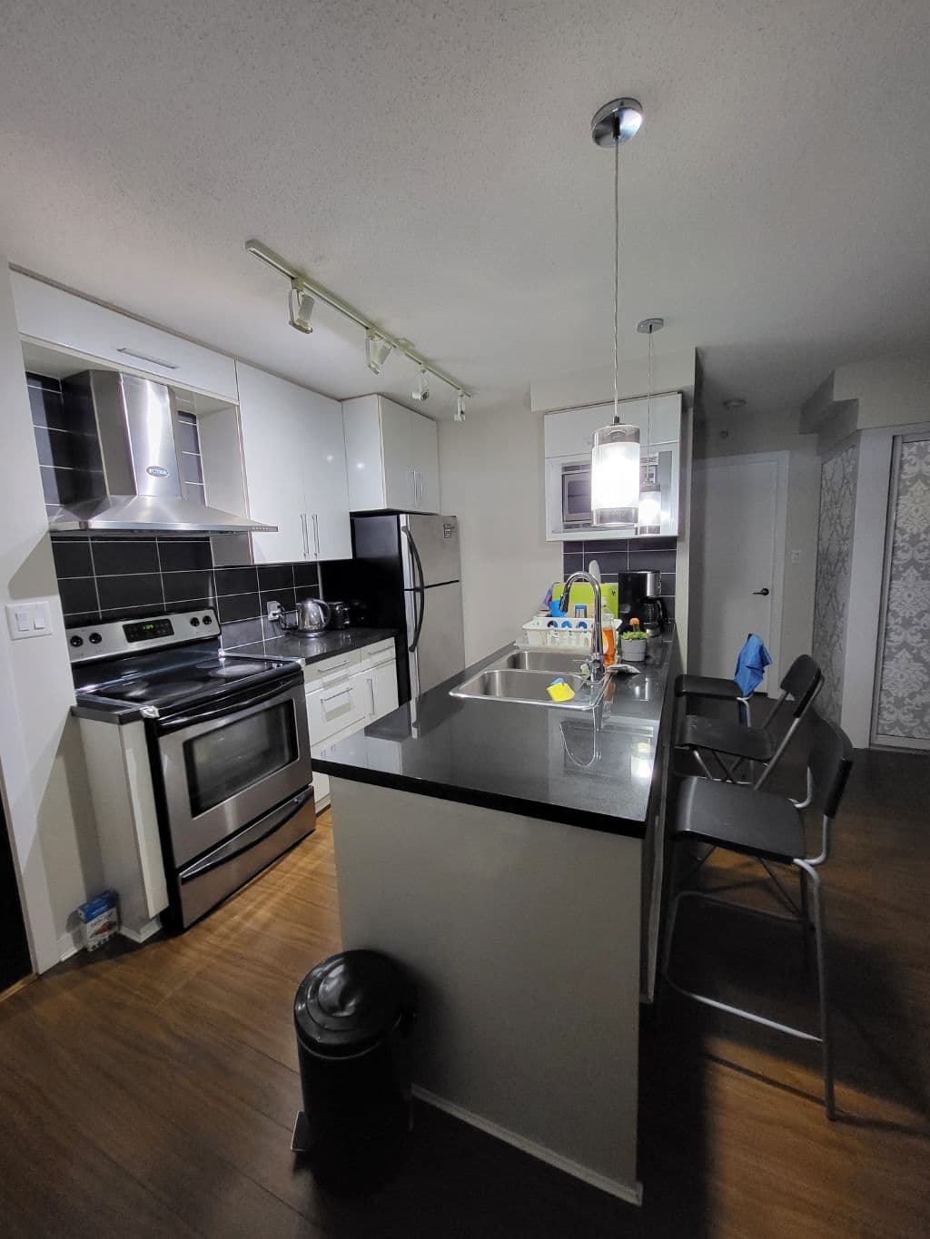 🇨🇦 오늘 부터 가능한 {다운타운}덴 룸 🇨🇦 썸네일