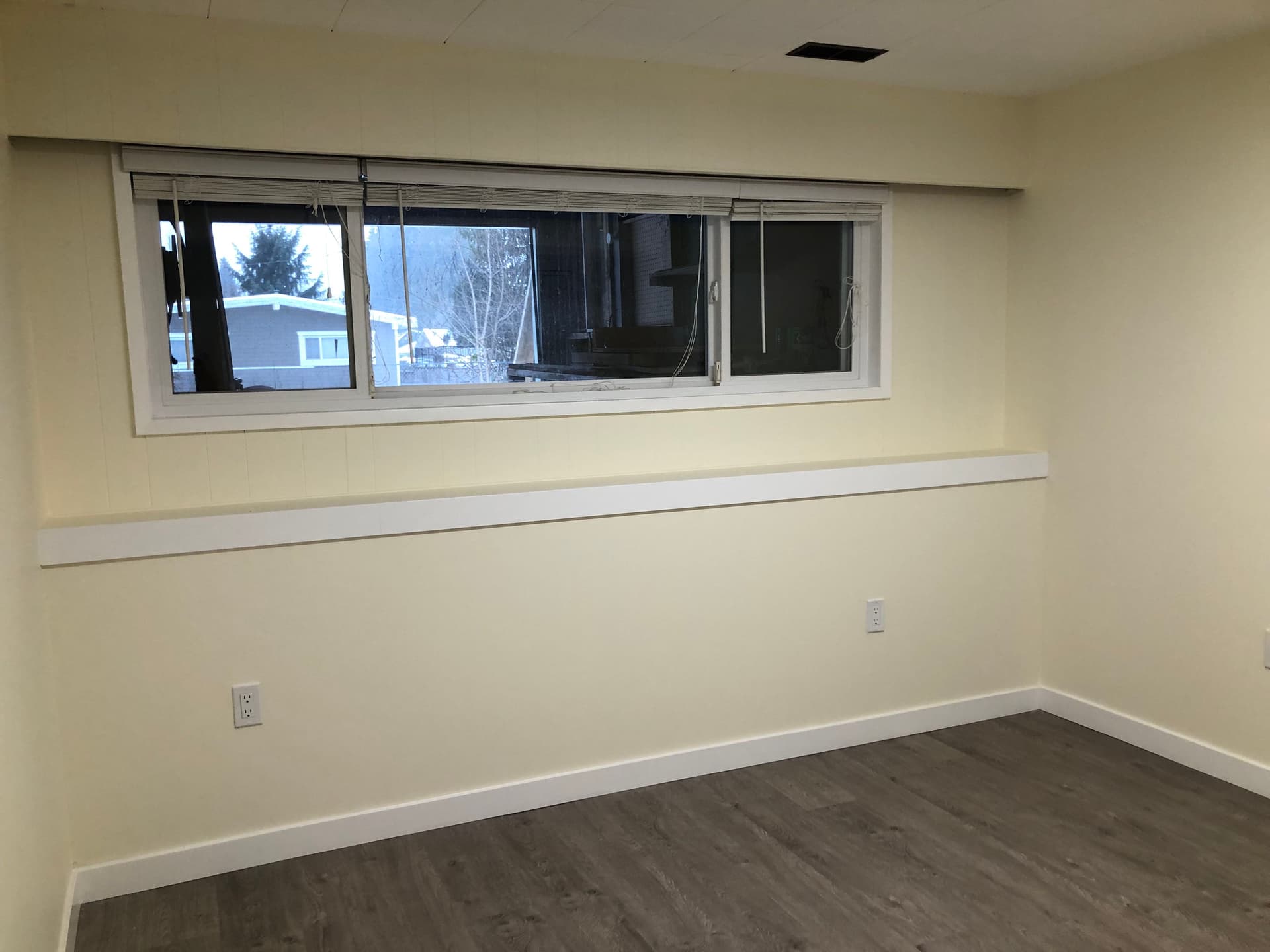 코퀴틀람 반지하 3bed 1bath (10월 1일부터) - Lougheed mall 근처 썸네일