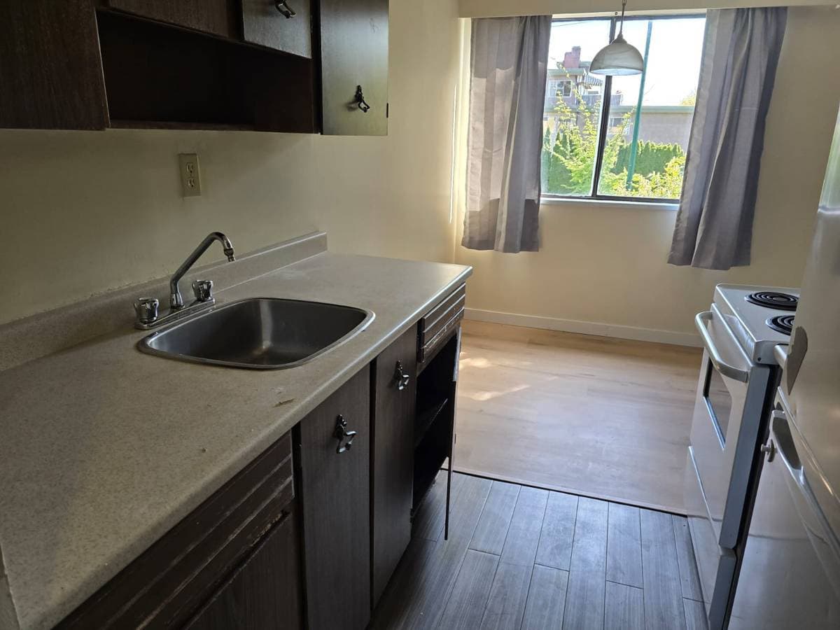 $1,700 / 1br - 750ft2 - 1 BEDROOM SUITE LOCATED IN MARPOLE 70TH AVE MONTCAL 썸네일