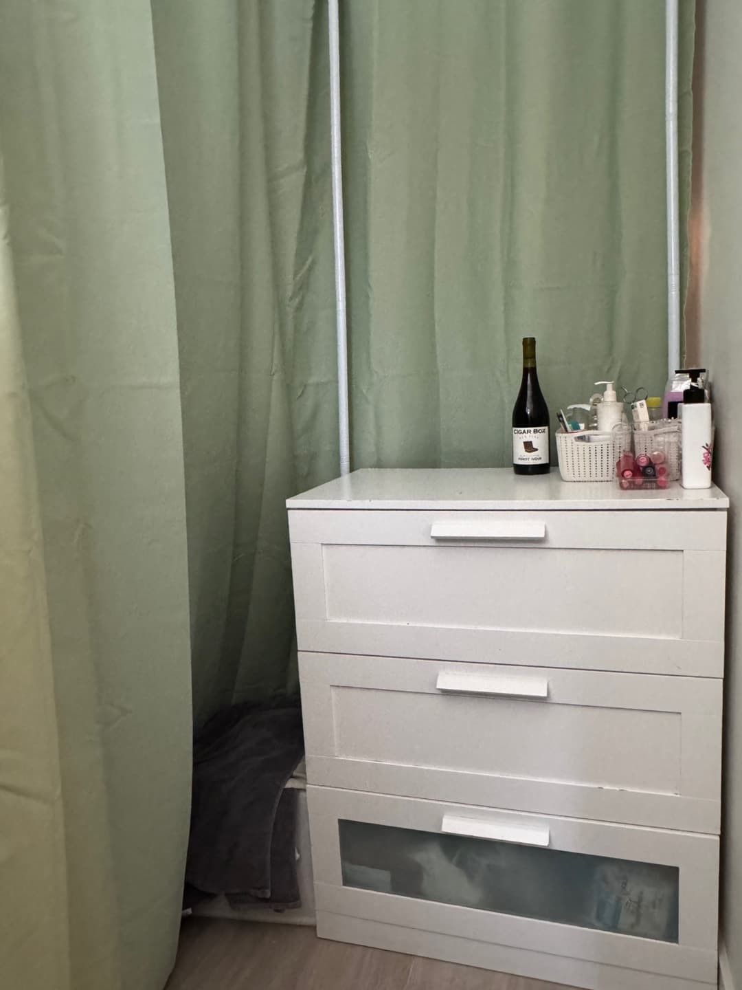 다운타운.예일타운 호머 솔라900 유틸리티 하이드로 포함 12월1일부터. 거실쉐어 없음. 썸네일