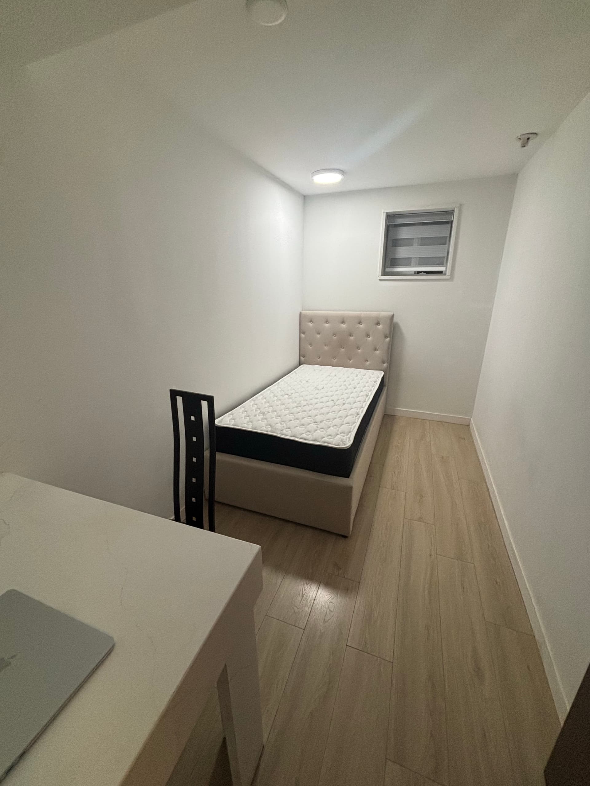 Renfrew Station 근처 방 나와요! (바로 입주 가능) 썸네일