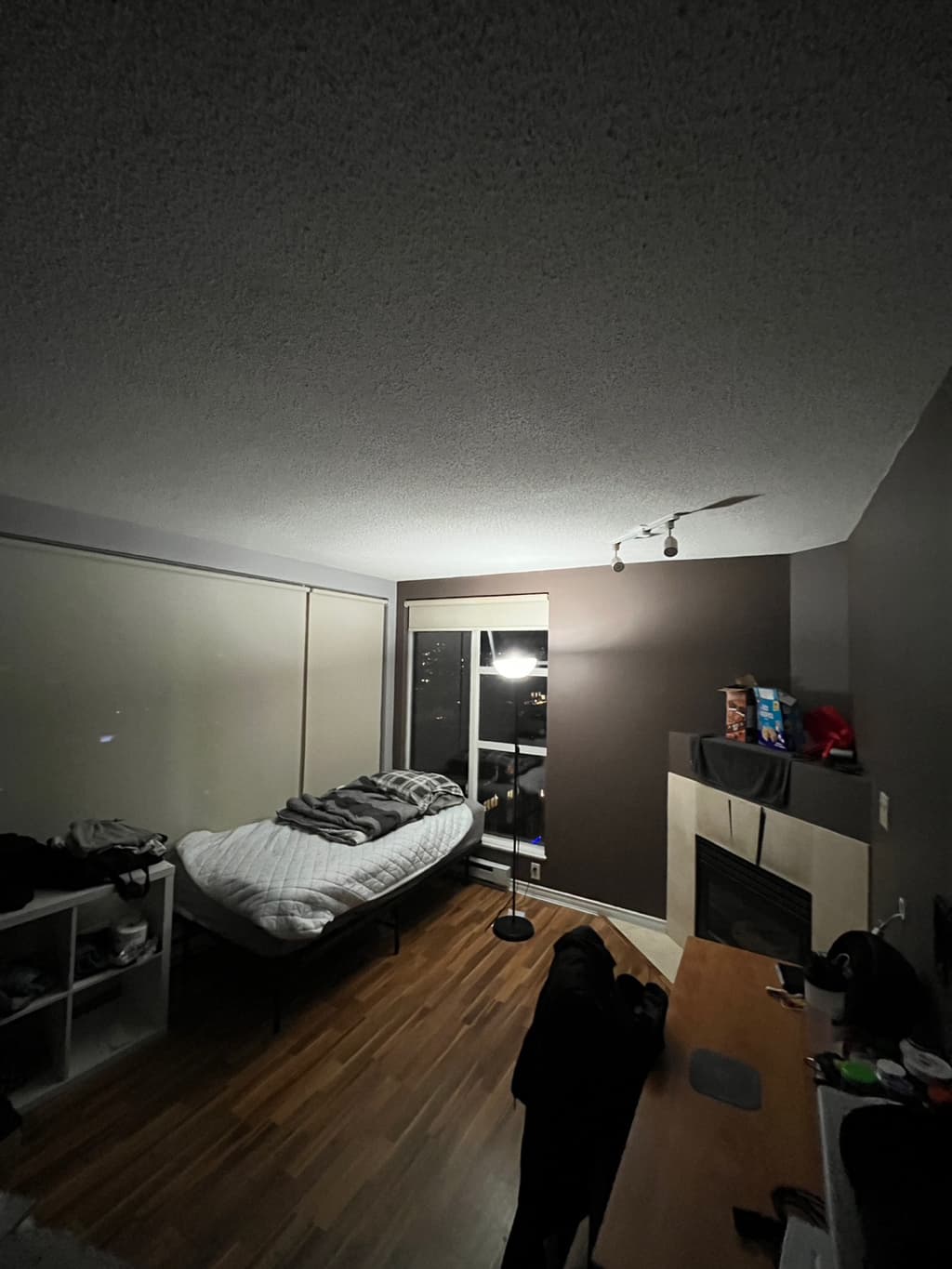 다운타운 예일타운 콘도 거실 11월 즉시 또는 12월 1일부터 사용하실 룸메이트 구합니다! 썸네일