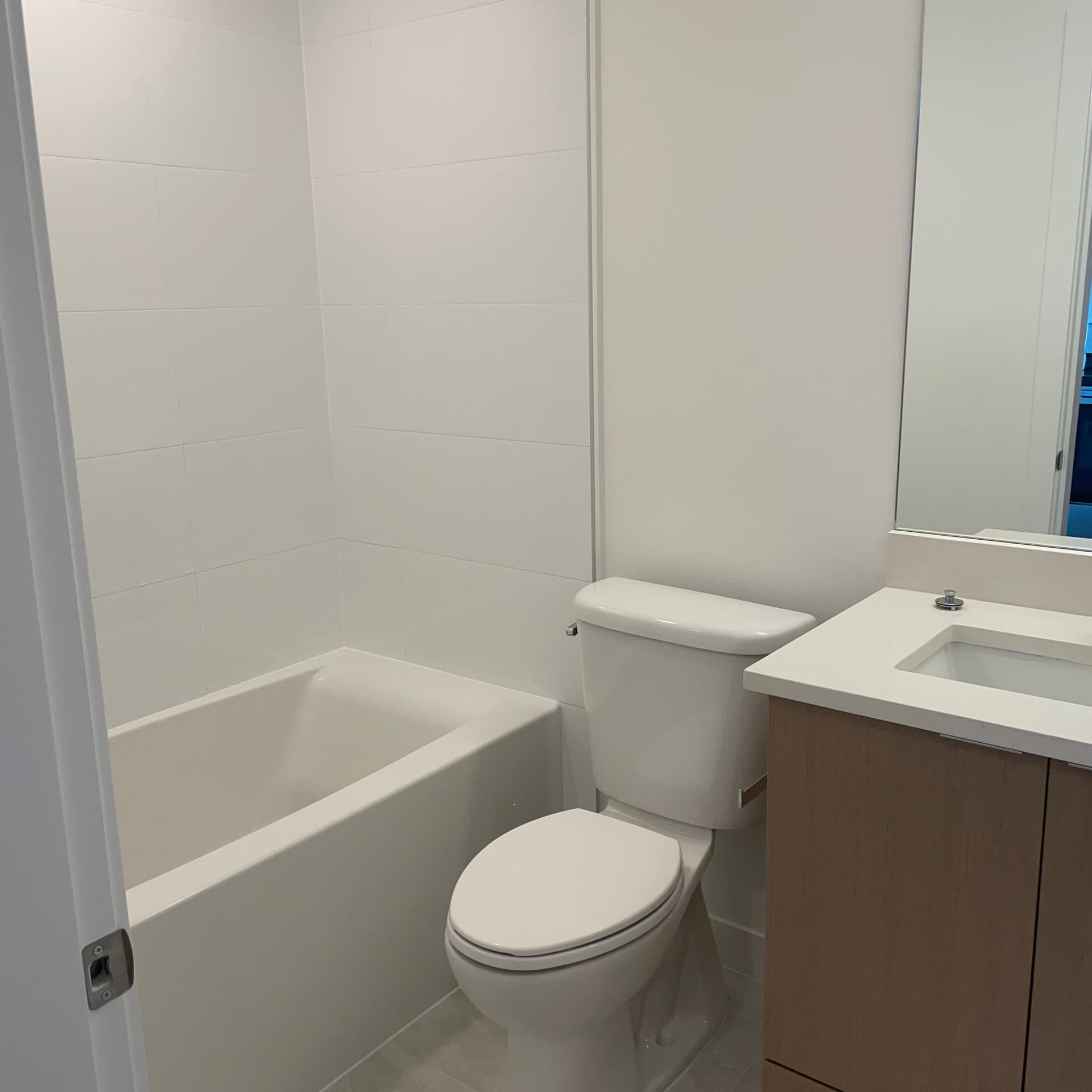 써리 2beds 1bath 룸메이트 구해요 (12월 1일 입주) 썸네일