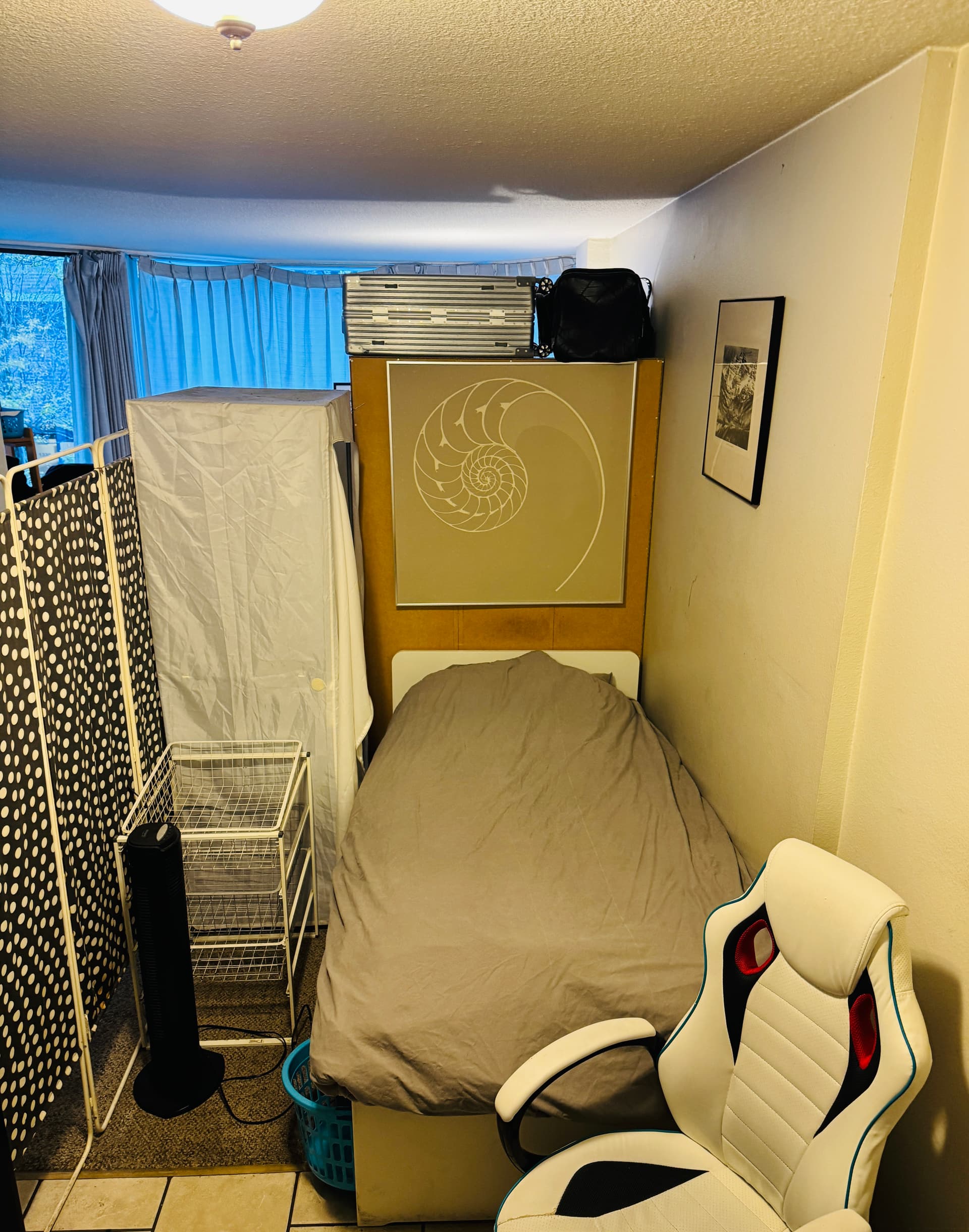 ■ $650 거실쉐어 ■ 합법적인 BC주정부 계약서로 계약 ■ 즉시입주 ■ 다운타운 ■ 추가비 NO ■ 남자만 썸네일