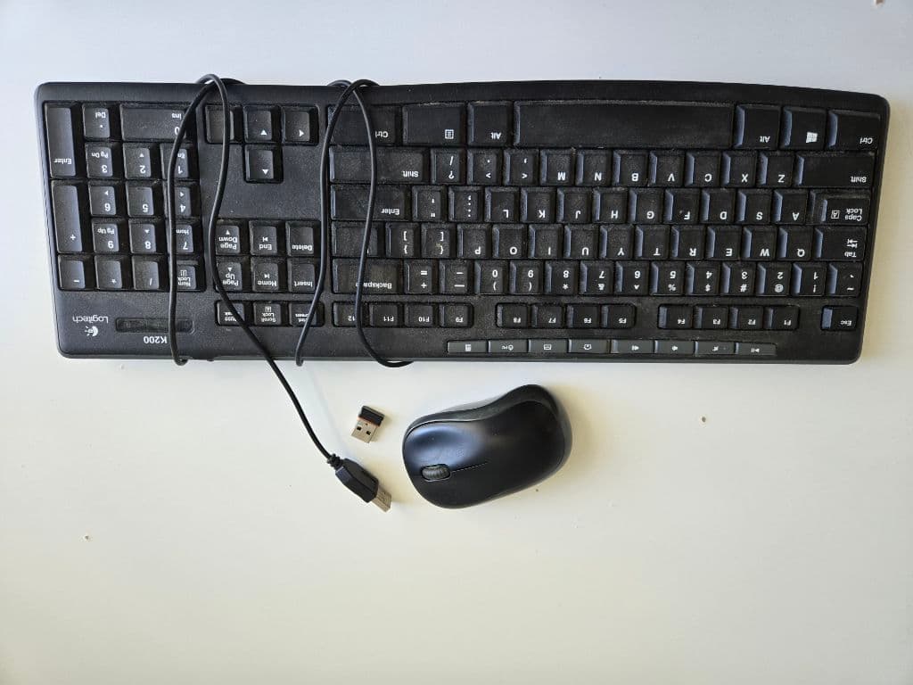 로지텍-유선키보드-무선마우스-조명-팔아요-6AzkH-이미지