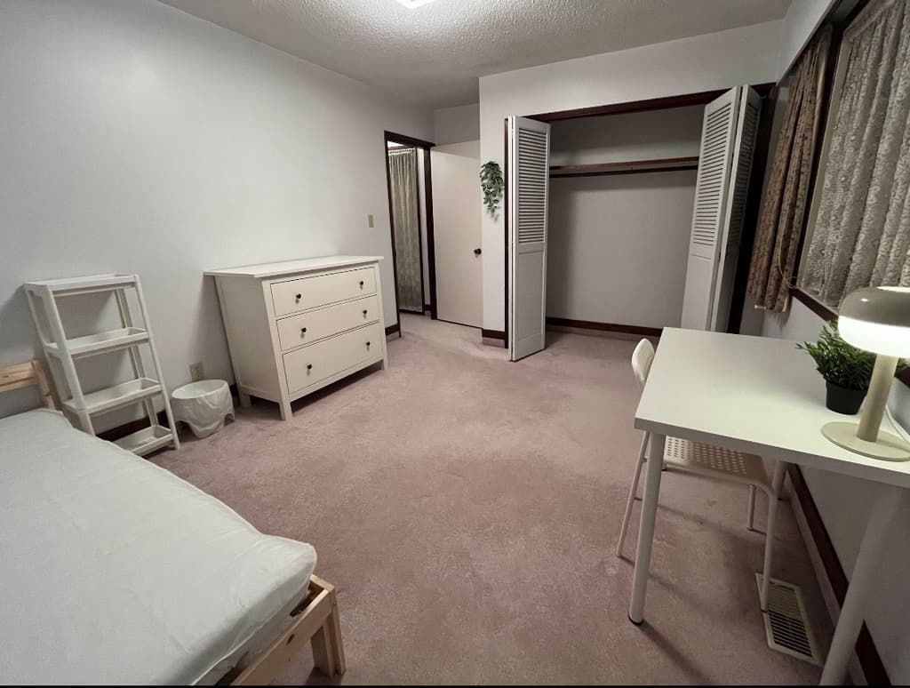 1/1입주 버나비/세컨룸 룸메구합니다! 썸네일