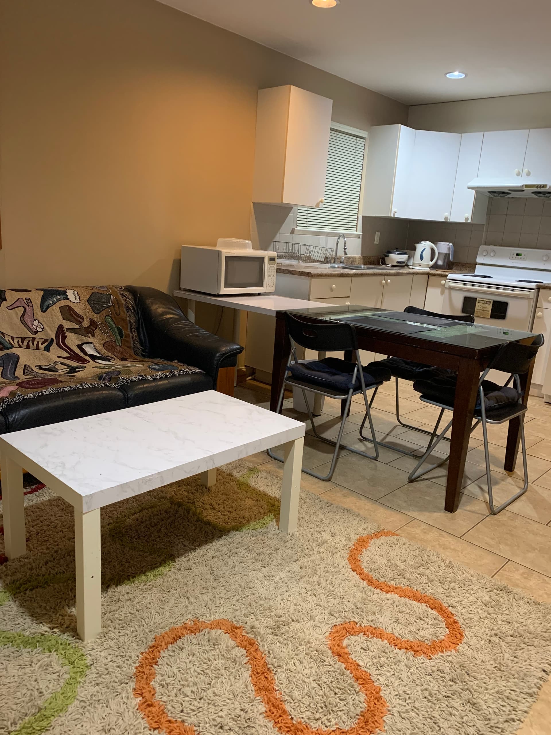 조이스역 부근 하우스렌트(2bed1bath) 가구완비 교통편리 $2100 썸네일