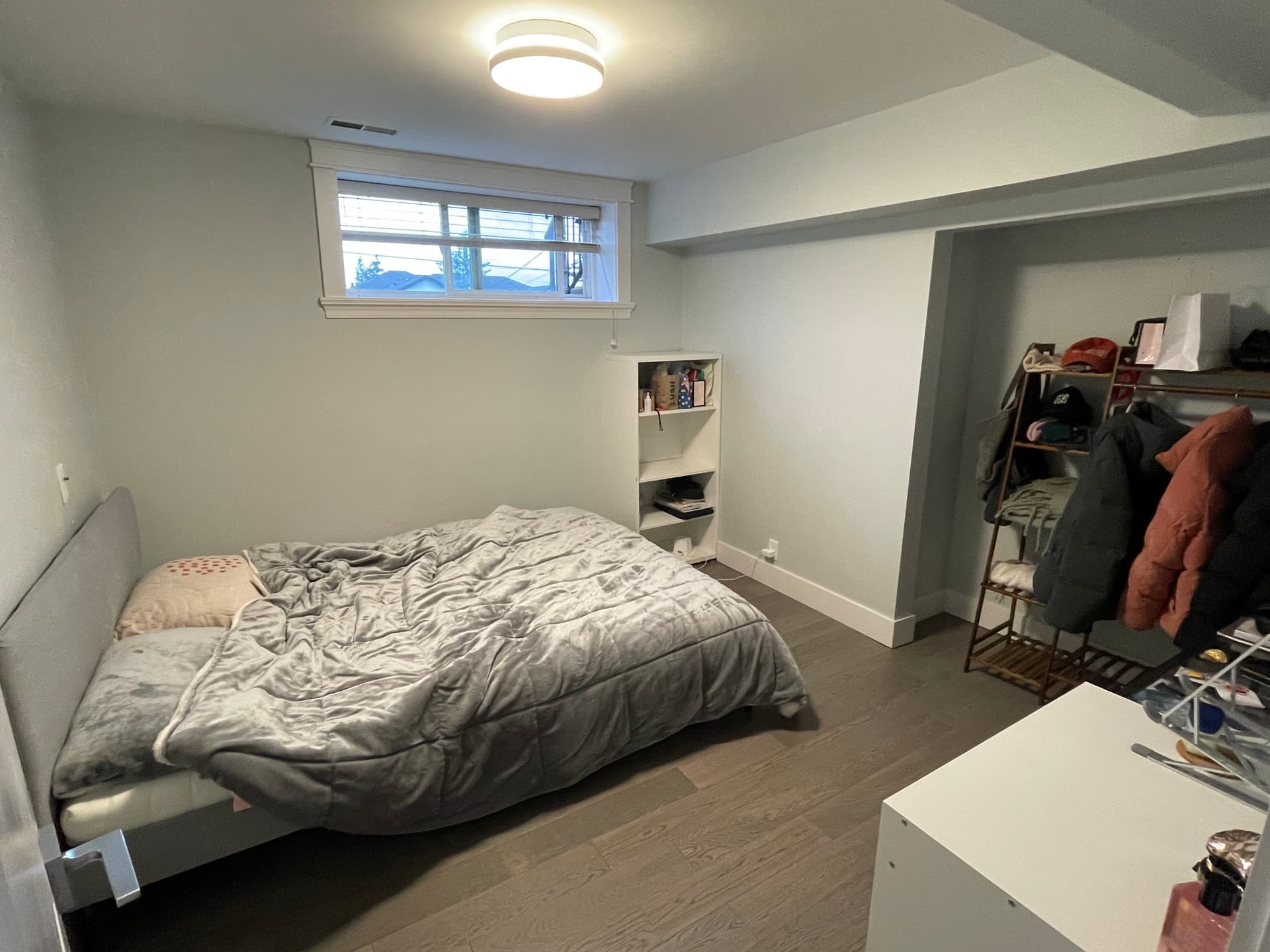 EV 충전/ 하이웨이 인접용이/ 로히드 - 더글라스 - 메트로 -써리 가기편한 (braid & lougheed station) 썸네일