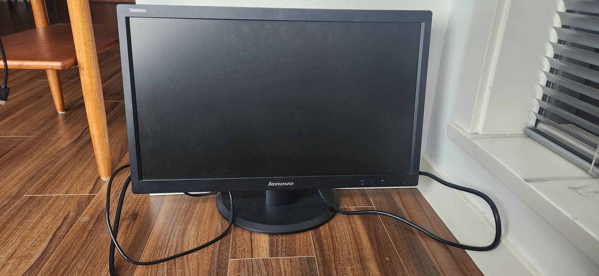 Lenovo-모니터-W8uPs-이미지