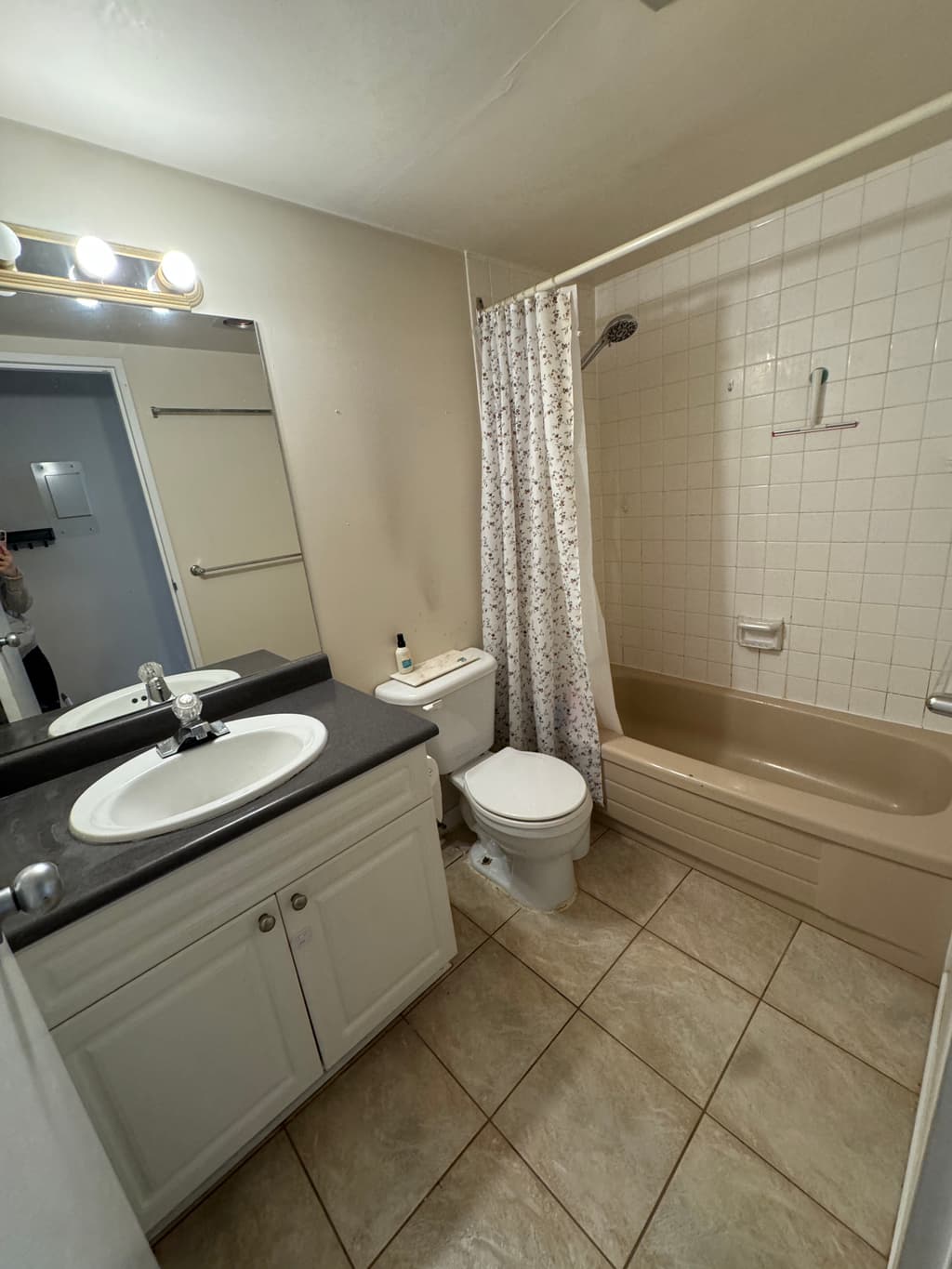 메트로타운 5분거리 거실쉐어💖 원배드룸+ 덴 최고위치ㅡ엄청큰사이즈‼️ 여성전용,창고사용 가능, 깨끗한 집/11/1입주 썸네일