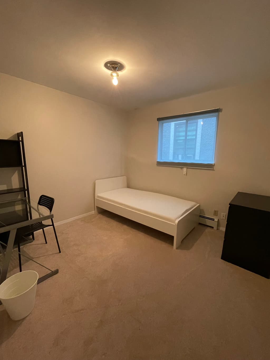 11월(600불)12월 모두 받아요! 밴쿠버 킹스웨이 버정 1분미만, 역까지 도보 15분 미만 한 분❤ 썸네일