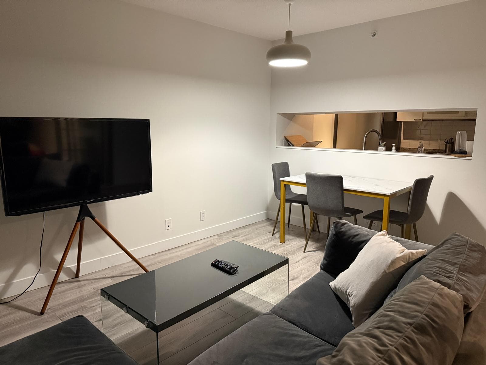 1288알버니 솔라리움 룸메 구합니다 총 3명만 사는집 썸네일