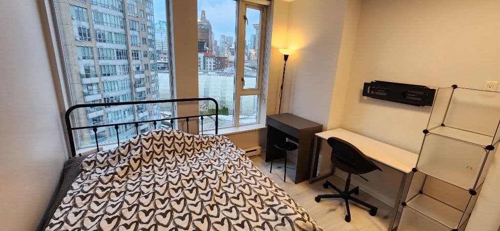 다운타운 룸쉐어 12월 1일 입주 여성전용 장기 할인적용시 마스터룸1400 스타트 입주시 이사 및 공항라이드 가능 썸네일