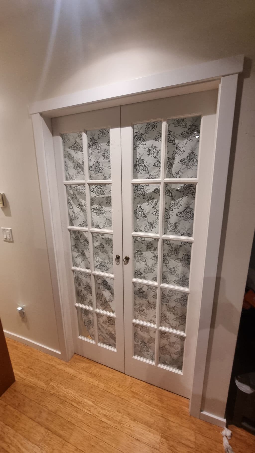 다운타운 도서관에서 도보로 5분 거리에 위치한 3배드 2배스 콘도의 써드룸에 함께할 룸메이트를 찾아요🏡 썸네일