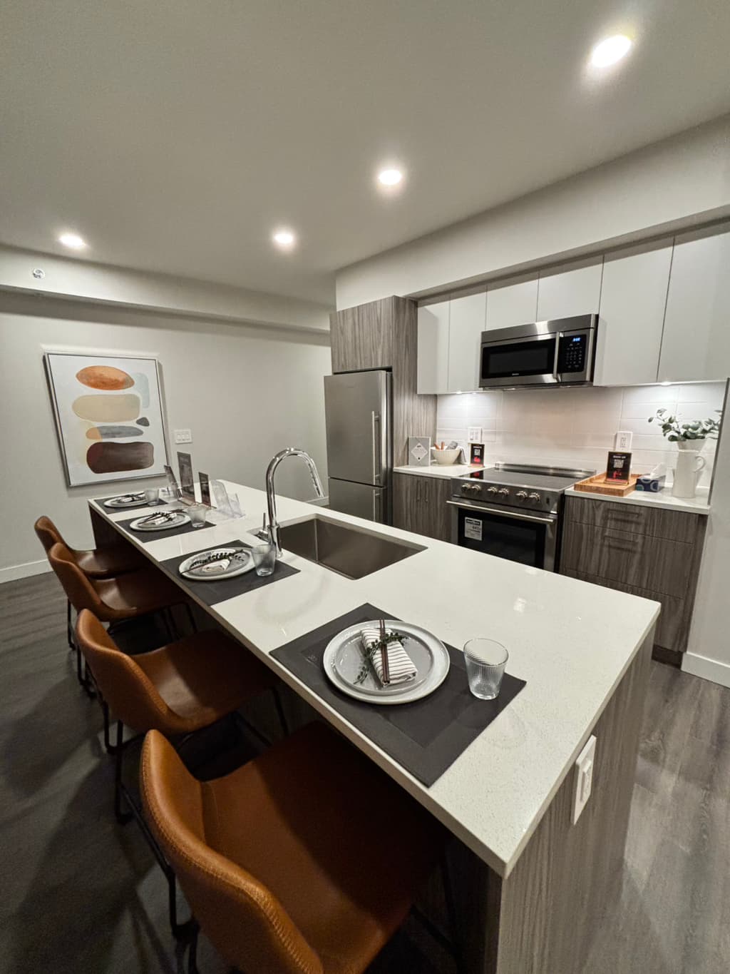 SFU 근처 룸쉐어 신축 세컨룸 썸네일