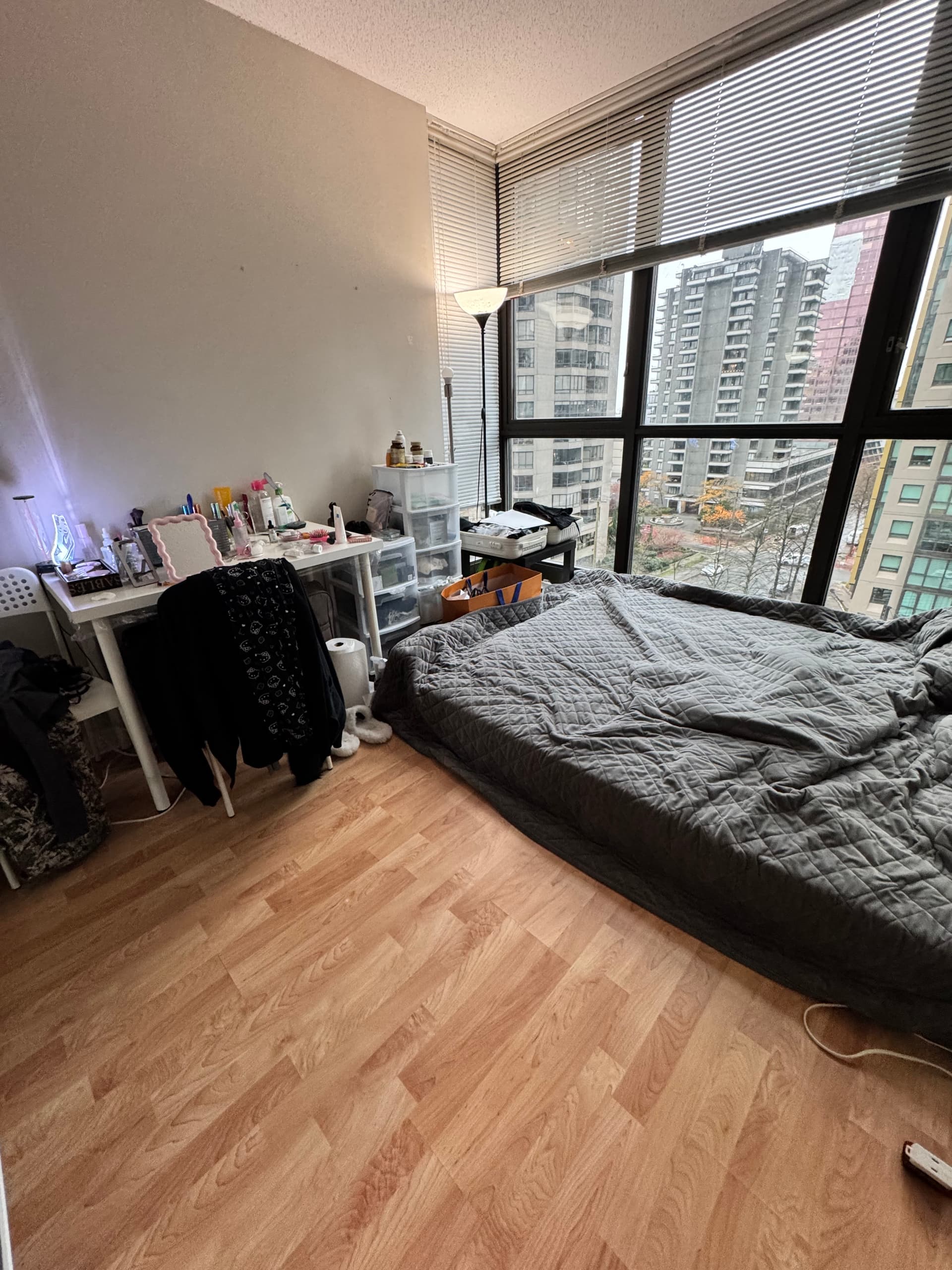 밴쿠버 다운타운 1331 Alberni St – 마스터룸 & 솔라룸 새 입주자 구합니다! 썸네일