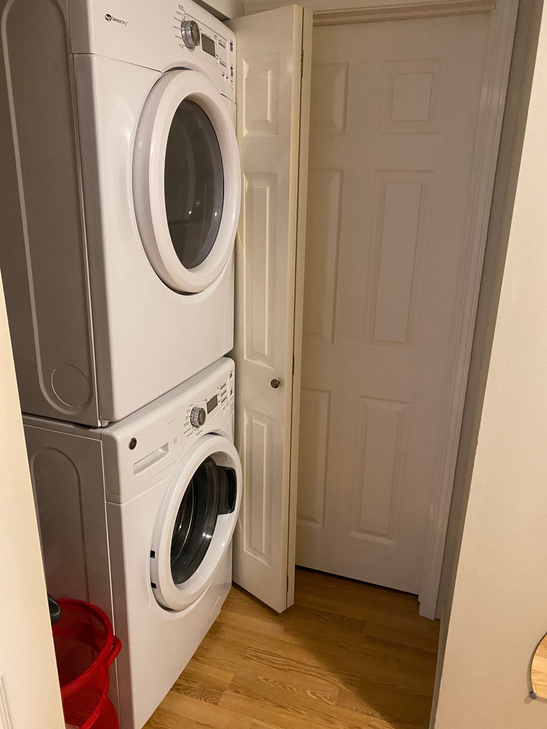 @@버퀴틀람 스테이션 도보로 10-15분 마스터룸$1200@@(남성전용) 썸네일