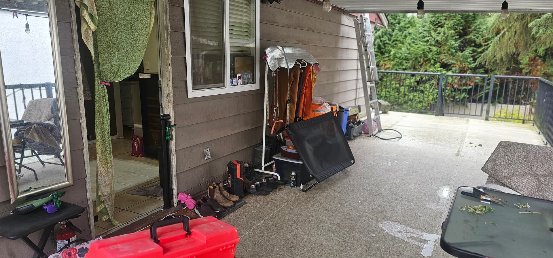 코퀴틀람 센터 근처 3베드 1.5베쓰 2층 렌트합니다. 1월 1일 입주 가능. 썸네일