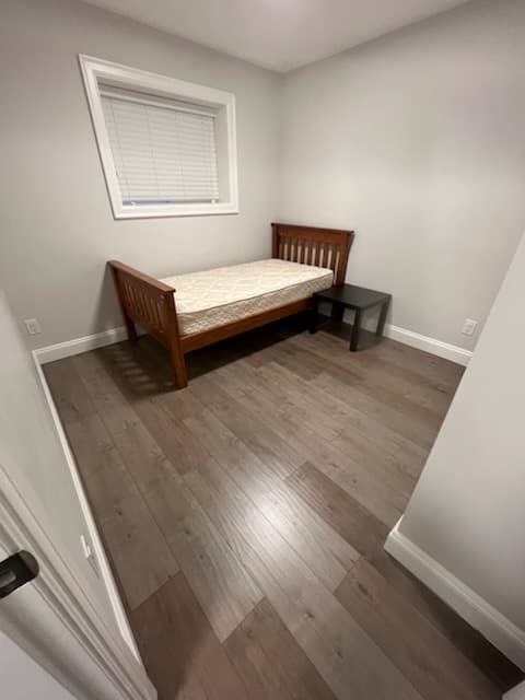 2Bed · 1Bath · 조용한 주택가 · 방/룸메 구함 · 애드먼즈역 근처 (버나비 베이스먼트) 썸네일