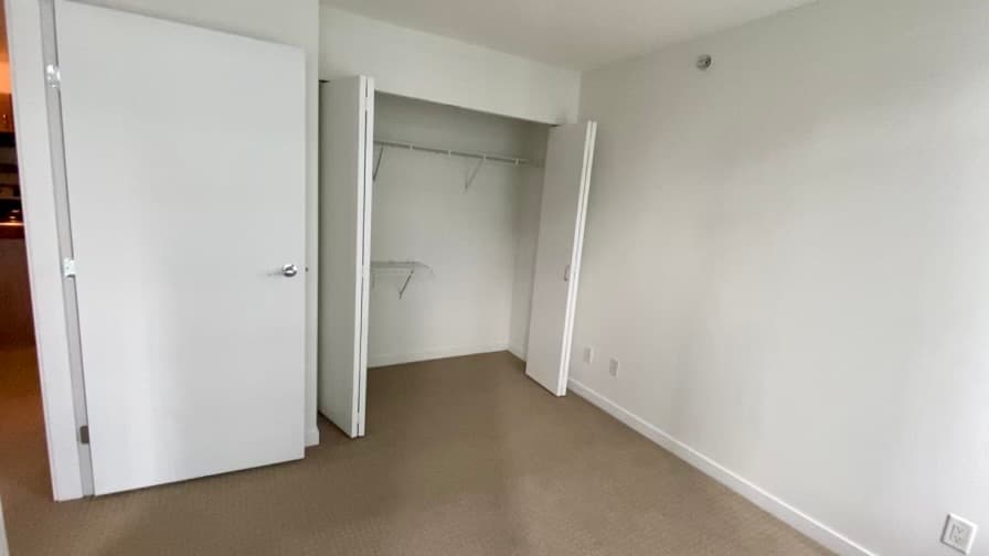 바로 입주! 다운타운 원베드+덴 아파트, 관리비/유틸포함 $2400: 아파트엘베로 스카이트레인연결, 가구,침구,식기등 준비해드림 썸네일