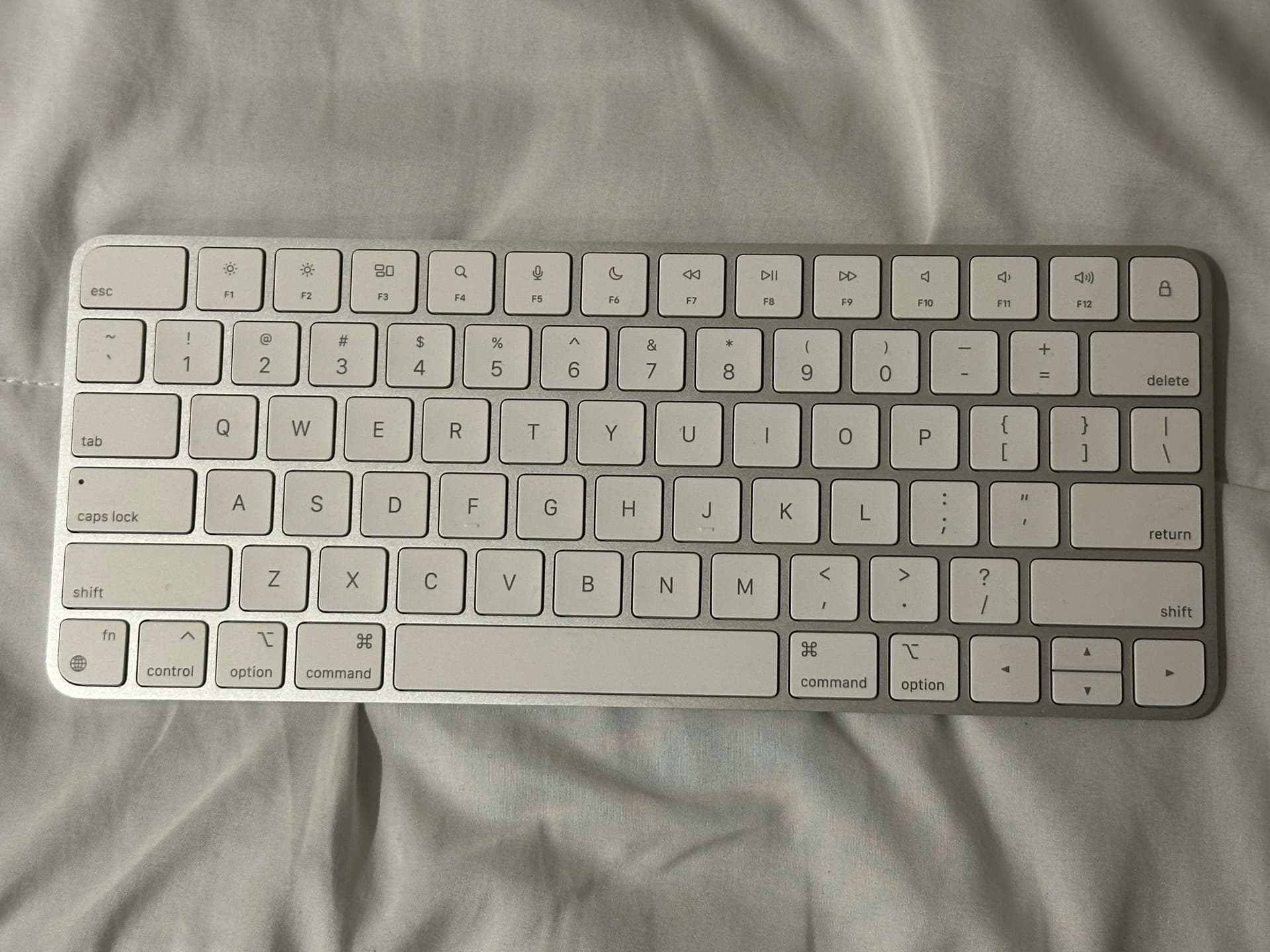 아이패드-9-스페이스-그레이-매직-키보드-yVa2o-이미지