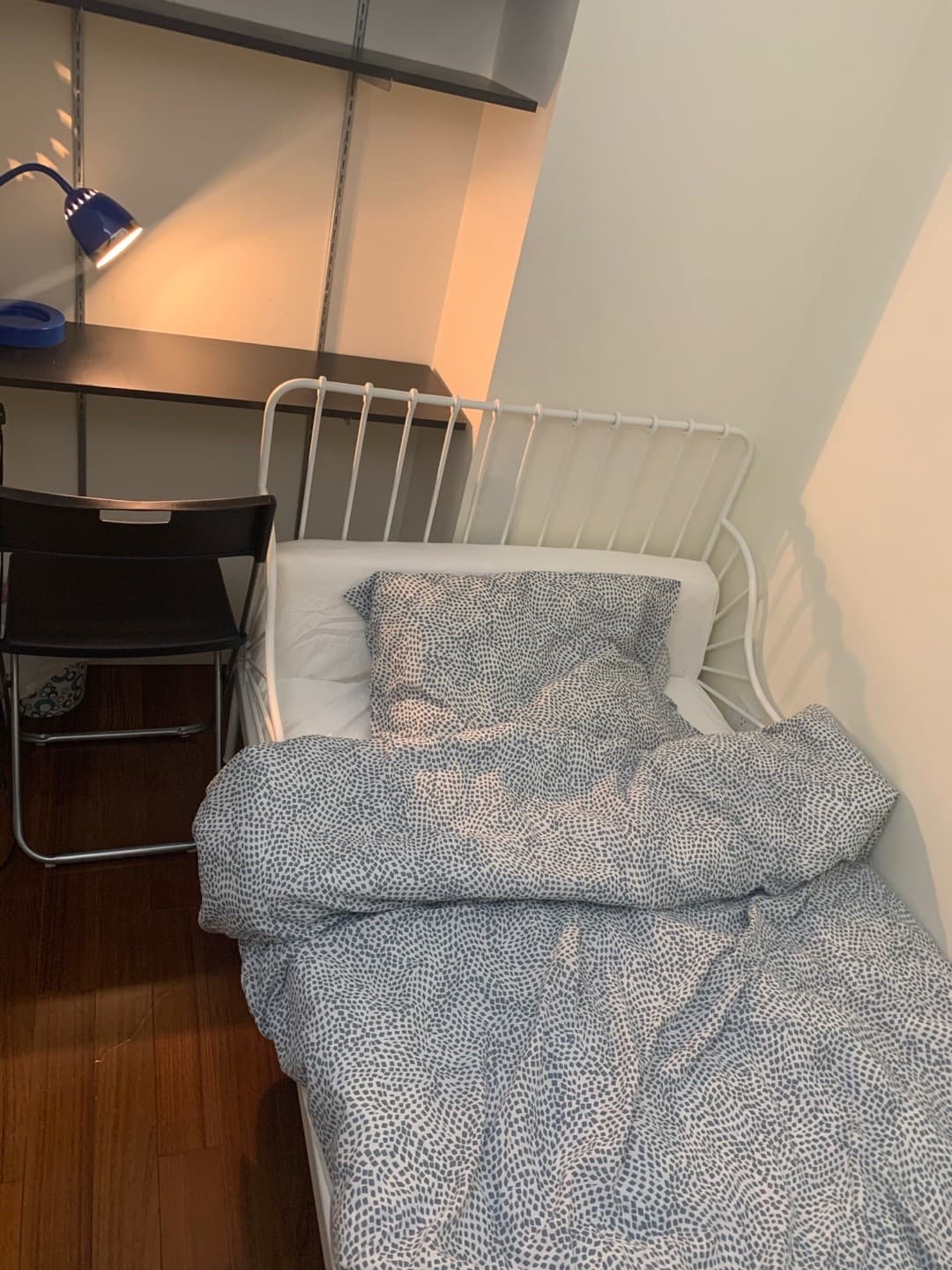 위치좋고 깨끗한 다운타운 콘도에서 덴 방 여성룸메 구합니다(여성전용)​ 썸네일