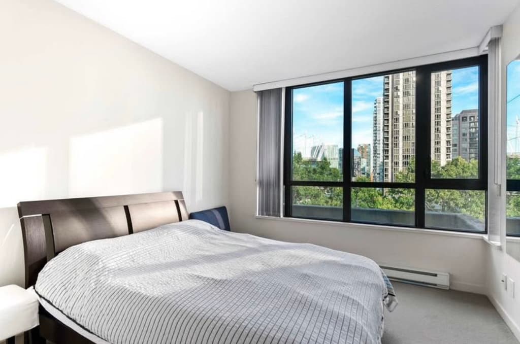 워홀의 시작 최상의 입지에서! 치안 좋은 예일타운 콘도 단기 전체 렌트(1월 1일 ~ 1월 31일) 뷰잉 당일 계약시 할인! 💥 썸네일