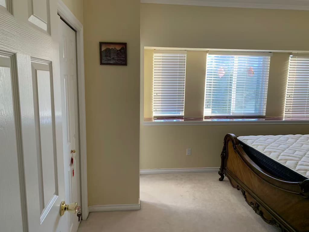 리치몬드 남쪽부근 하우스에서 개인출입구 전체유닛 or 마스터룸 입주자 구합니다🍁🫶🏻 썸네일