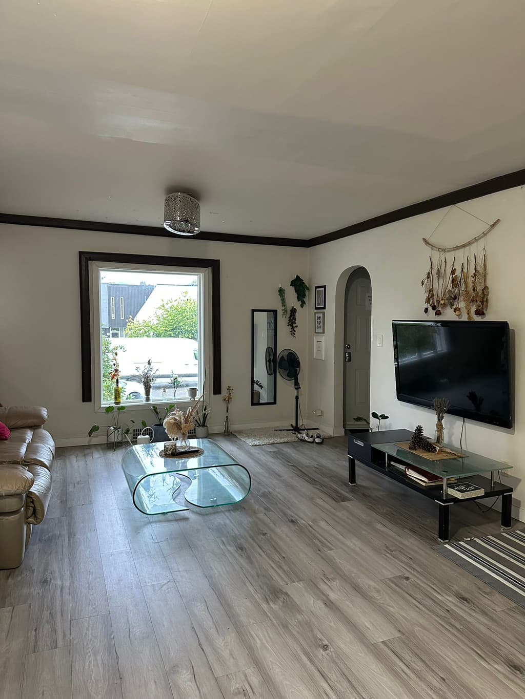 여성전용 / Renfrew역 도보 8분 / 1베드룸 / 12월 1일 입주 / $850 썸네일