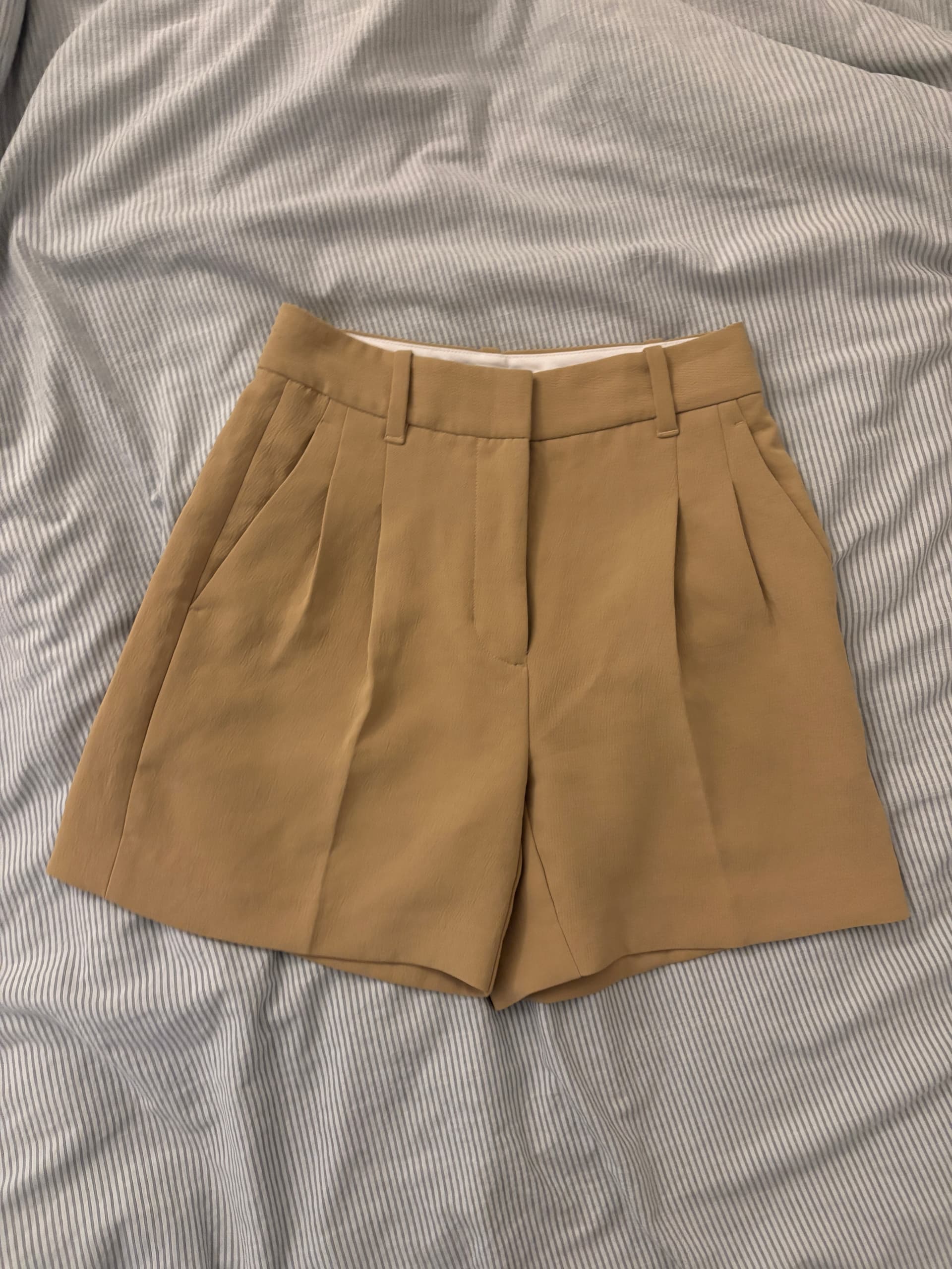 Aritzia-effortless-shorts-xs-샌드베이지-30-1dVzt-이미지