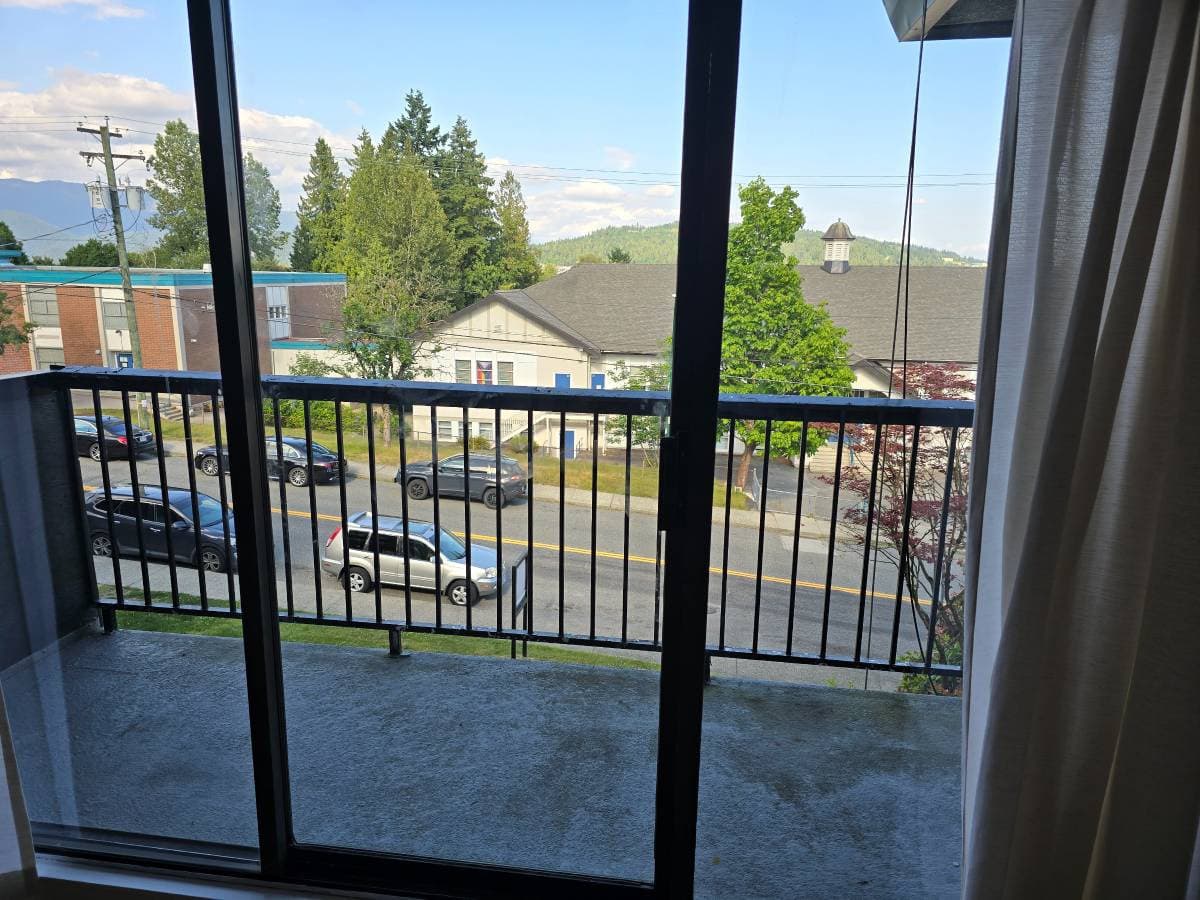 $1,800 / 1br - 630ft2 - 1 BEDROOM 1 BATH SUITE NORTH BURNABY 355 HOLDOM AVE 썸네일