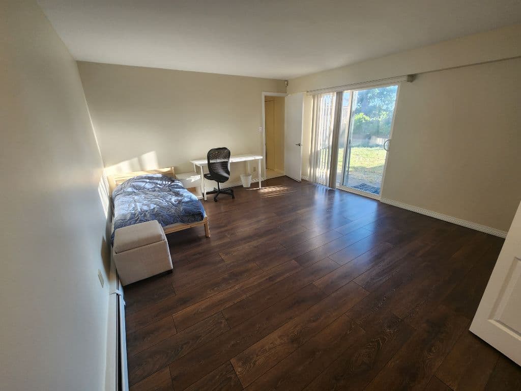 로히드 마스터룸 단기 있습니다!!(1월1일~16일)40cad/일 선입금X 썸네일