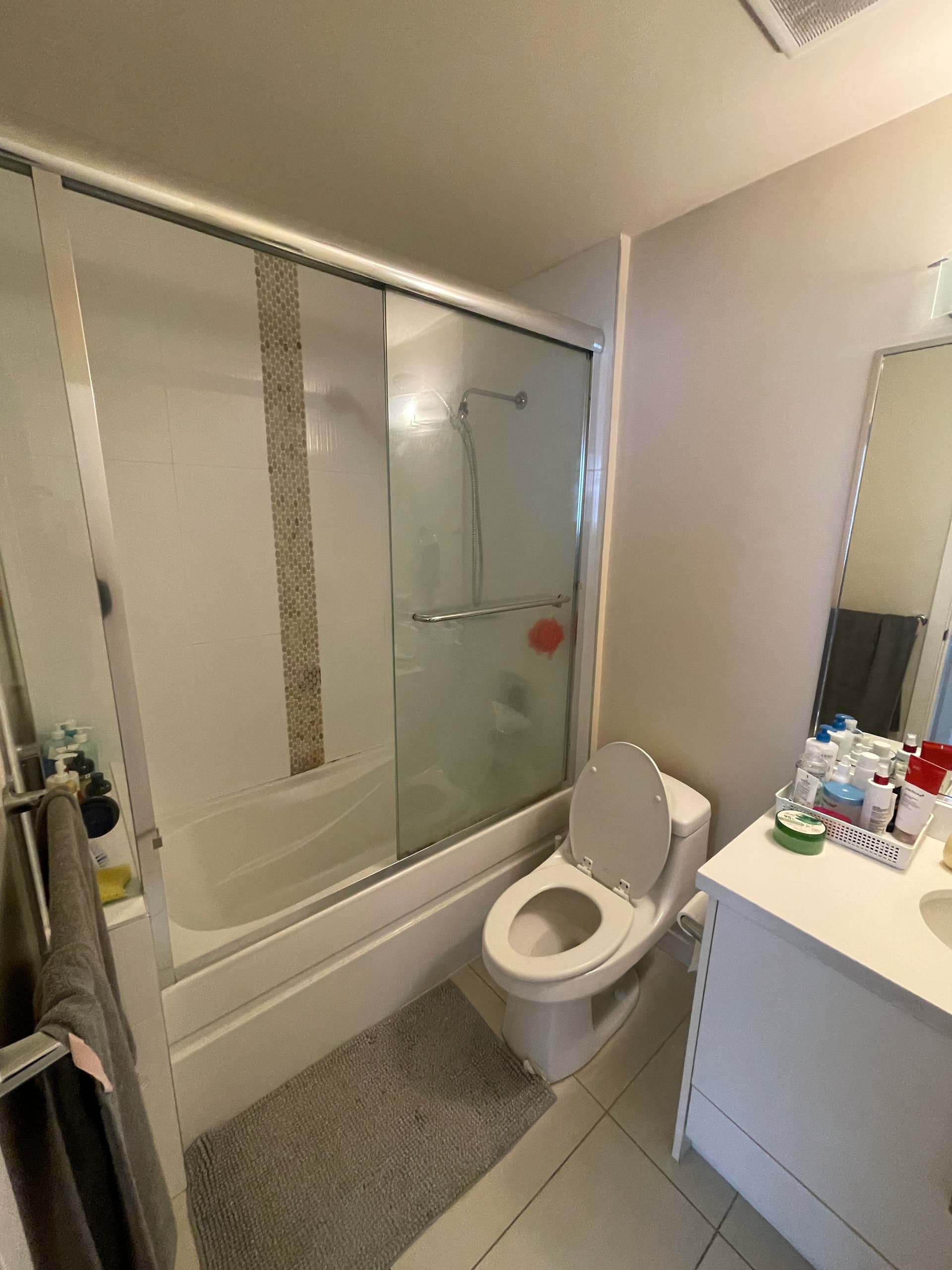 2bed2bath 2인거주 royal oak 도보 5분(메트로 타운 10분, expo라인) 썸네일