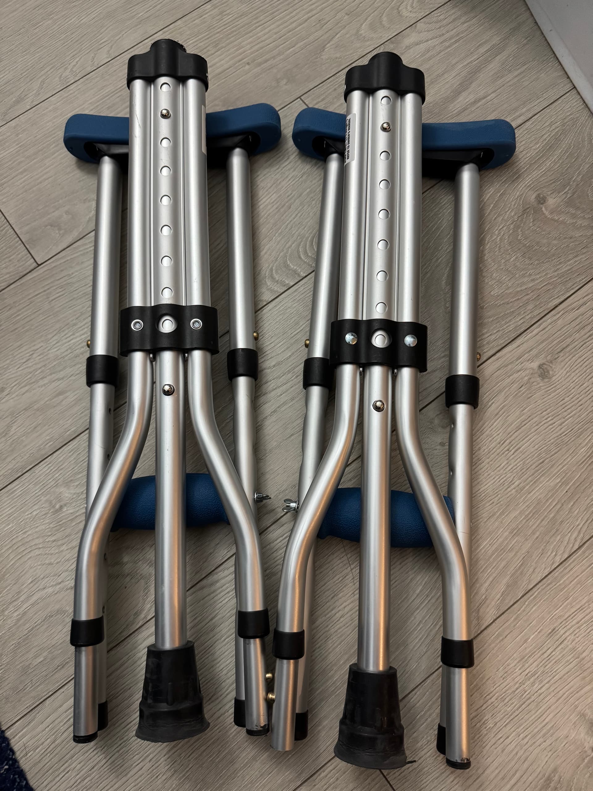 목발-팔아요-50불-CNumO-이미지