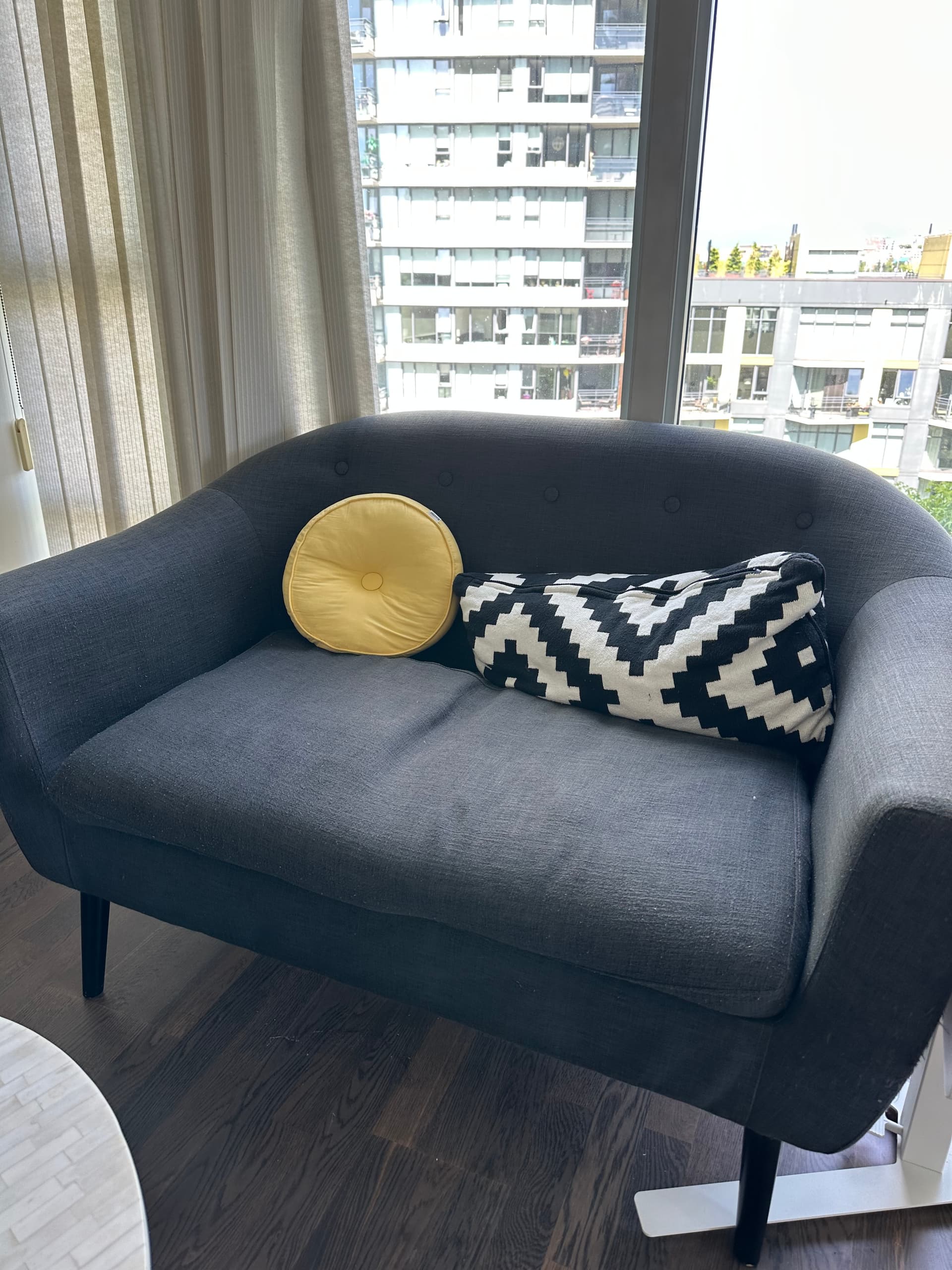 MCM-love-seat-미드센츄리-스타일-소파-0-2uaQh-이미지