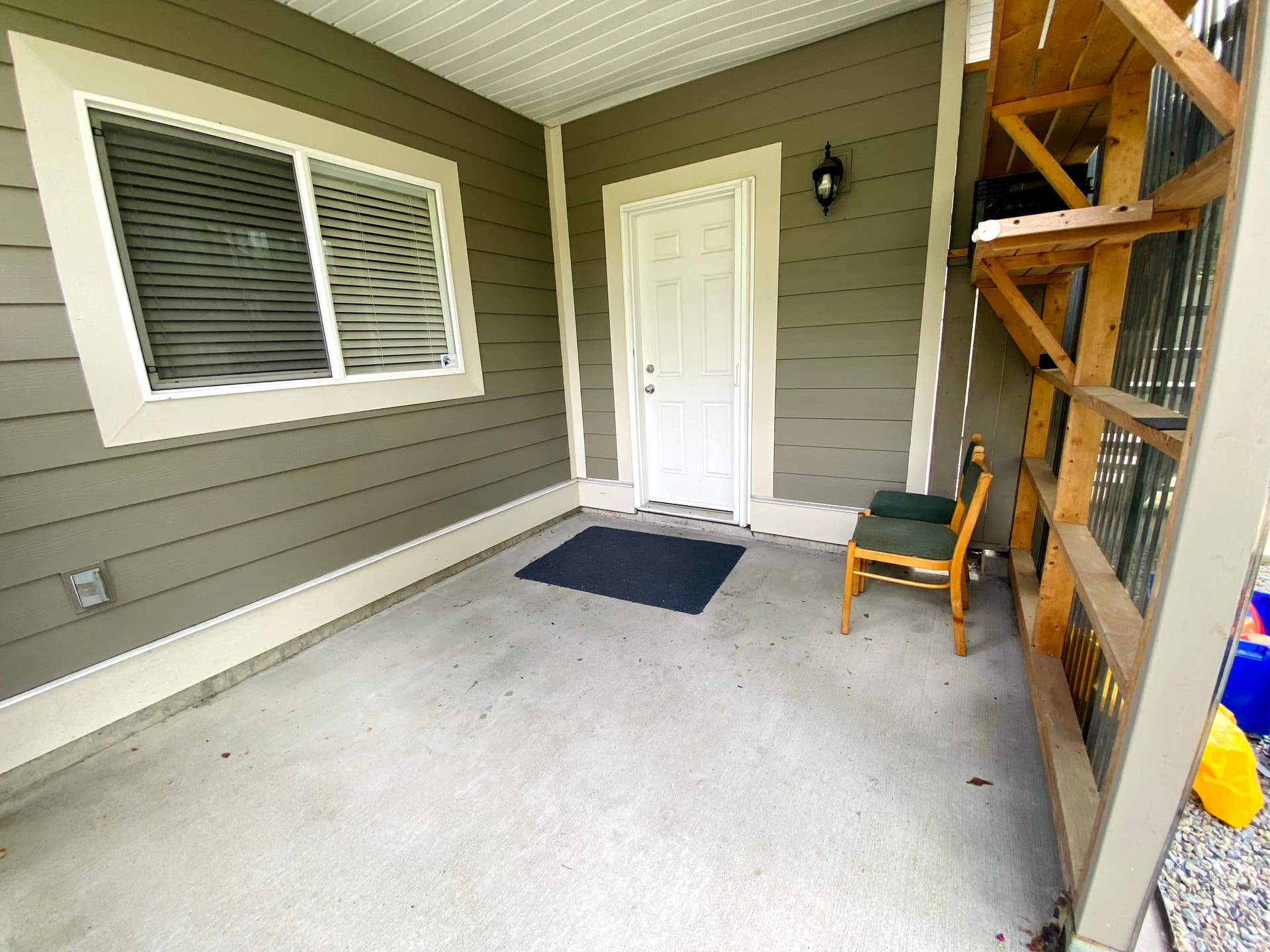 코퀴틀람 3베드 1층 하우스 렌트. 썸네일