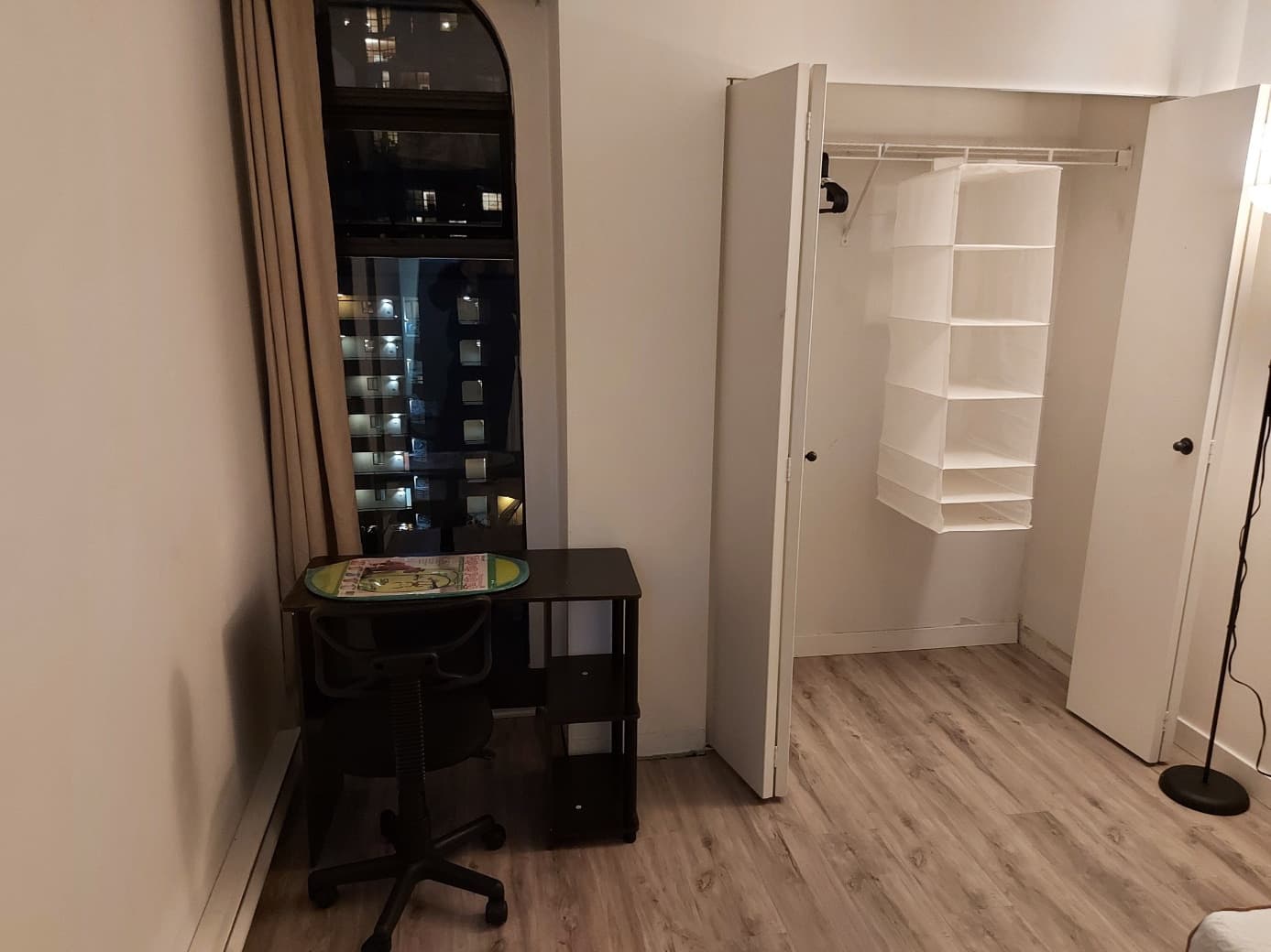 📍 (버라드역근처, 스코샤 영화관, IGA, 랍슨거리, YMCA 도보 2분) 여성전용 - 특가! 단탄 세컨이 $900? 썸네일