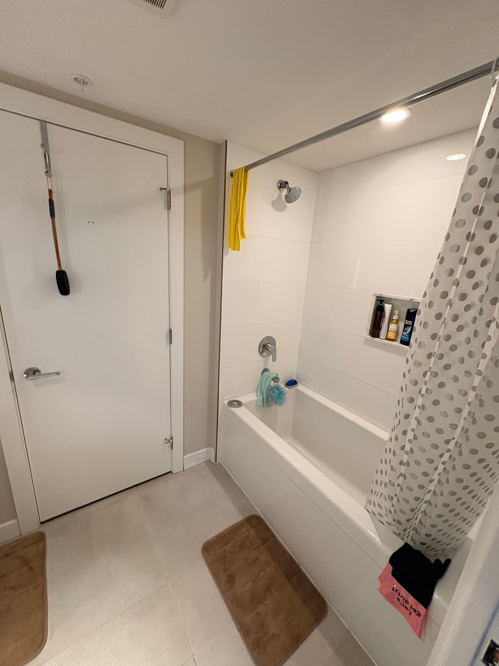 써리 센트럴역 주변 단기 룸쉐어, 임시 숙소, 저렴한 여행 숙소 썸네일