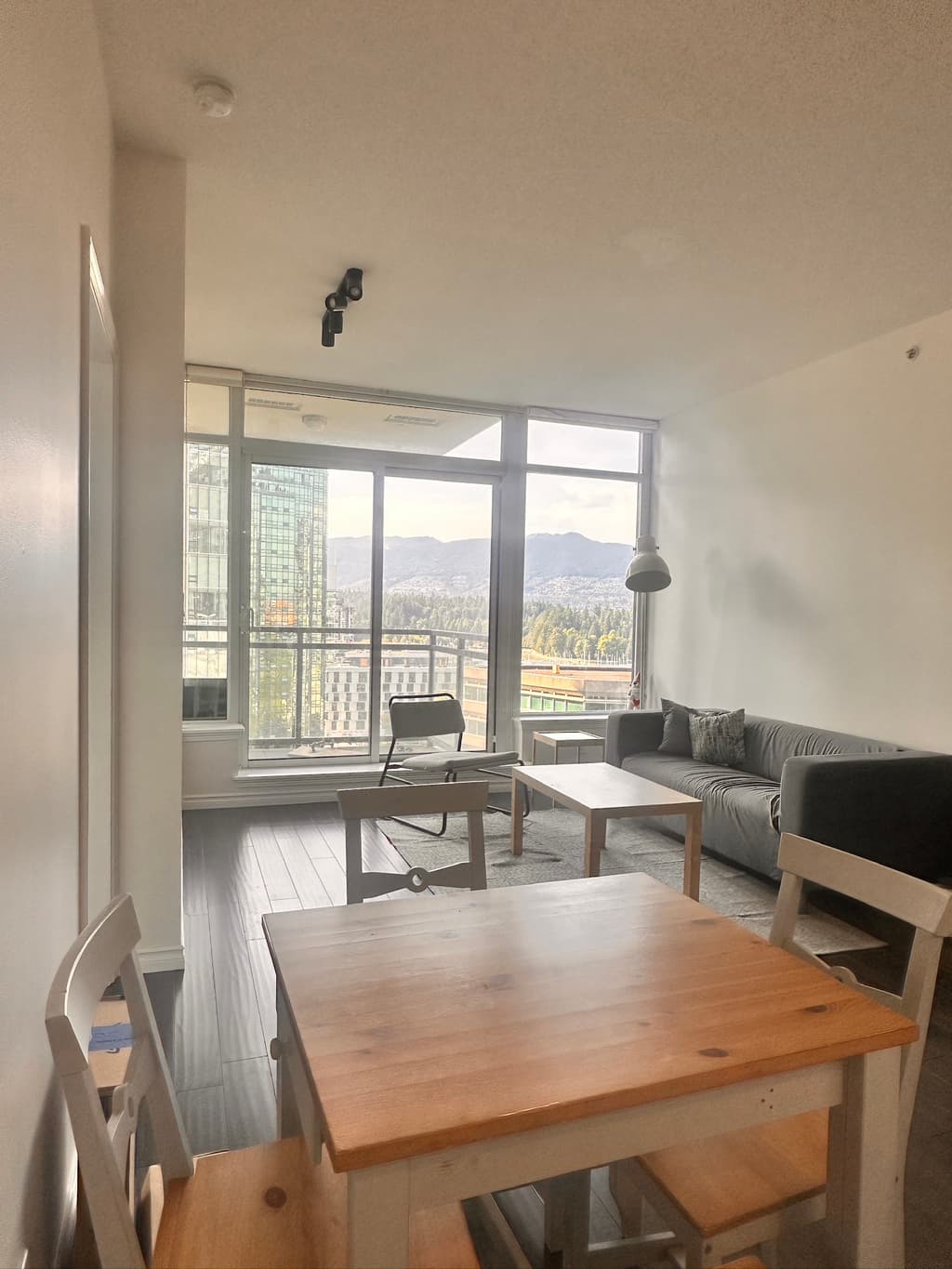 다운타운 마스터룸-12/1 입주, 커플&친구&혼자가능!! 장기 거주 할인!! 썸네일