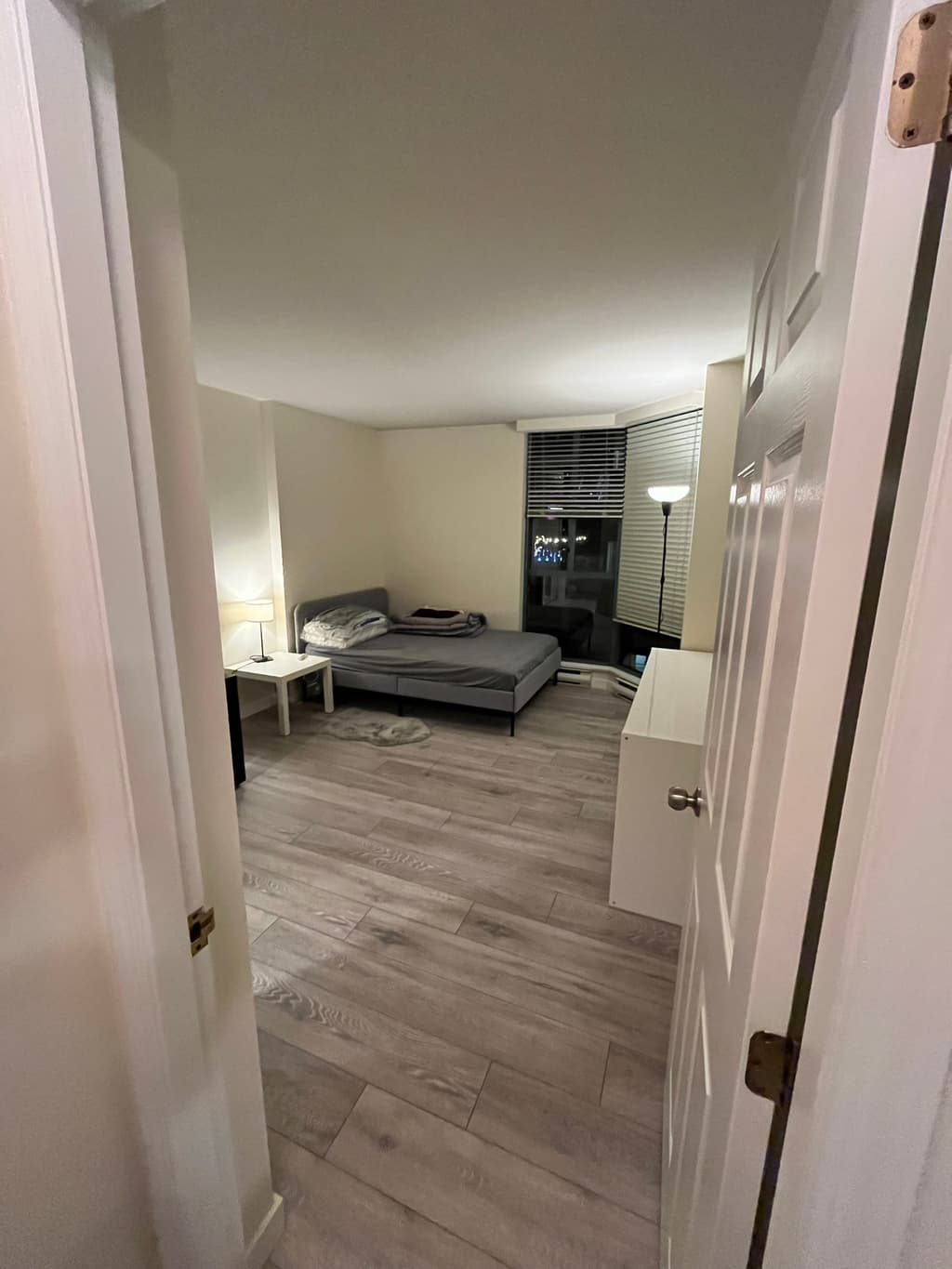 1월입주 // 단탄 여성전용 마스터룸 // 도서관1분거리 // 입주시 이사지원가능 // 할인문의 환영!! 썸네일