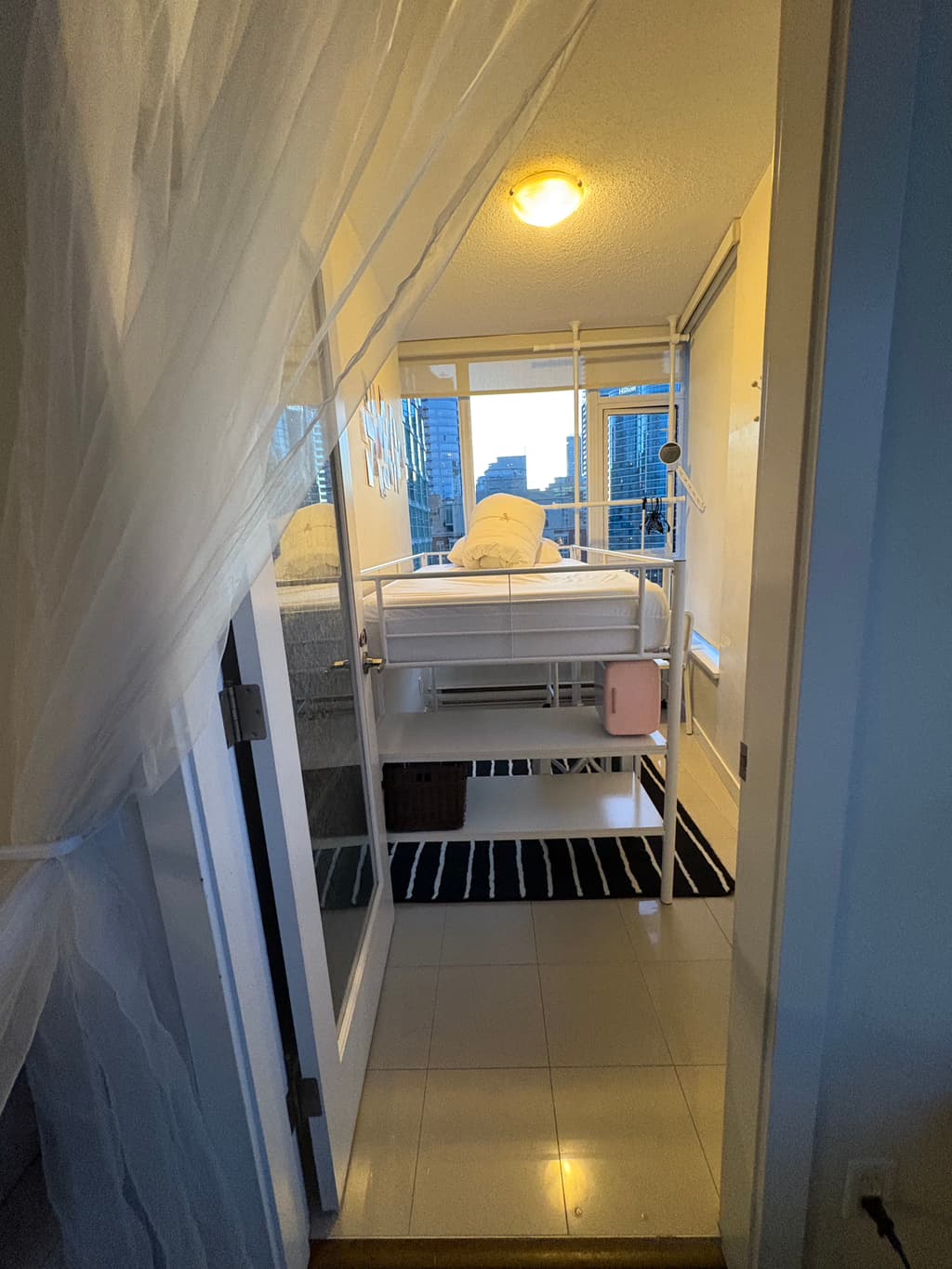 솔라리움 거실섀어x 도서관 도보5분 썸네일