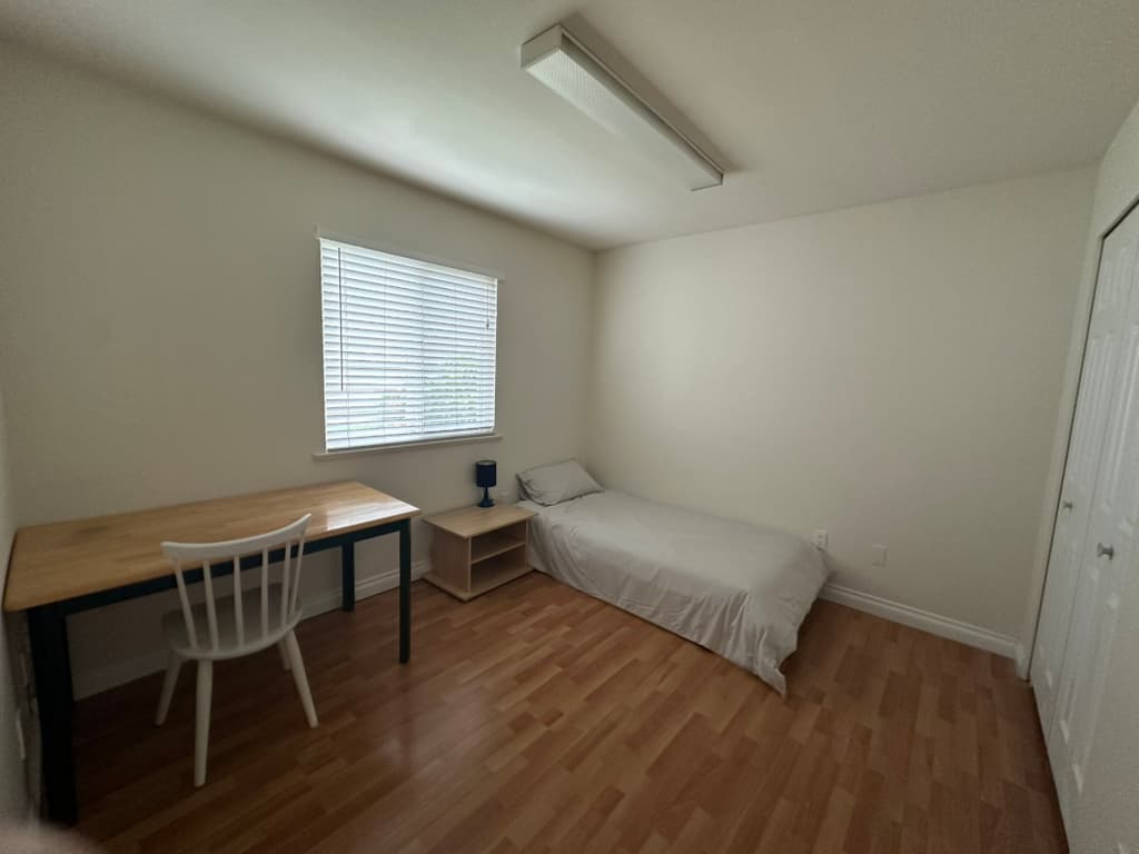 노스밴쿠버 린밸리 룸렌트 유틸포함 850 썸네일