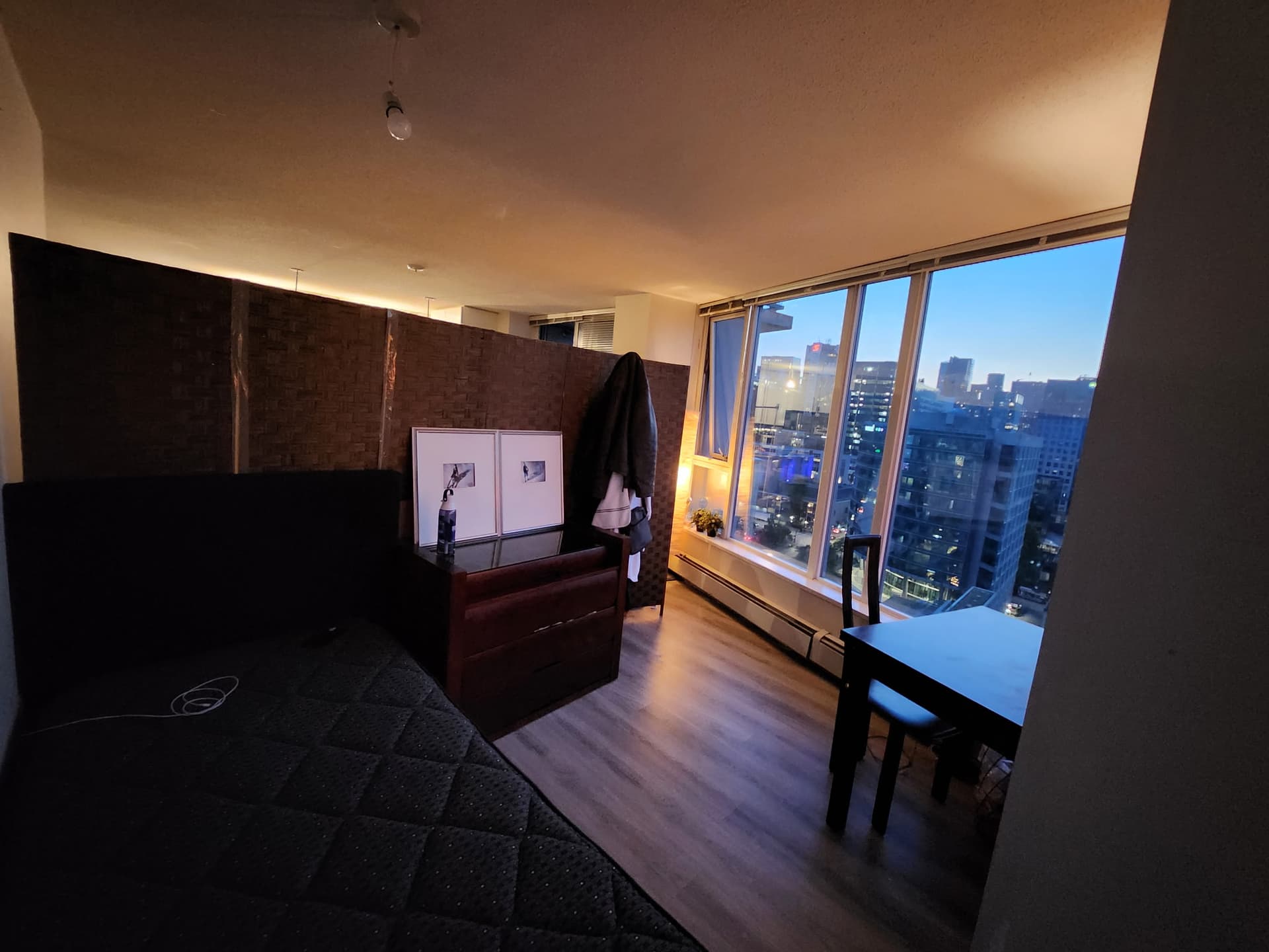 다운타운 에스파냐 콘도 거실 룸메 구합니다 (즉시입주) 썸네일