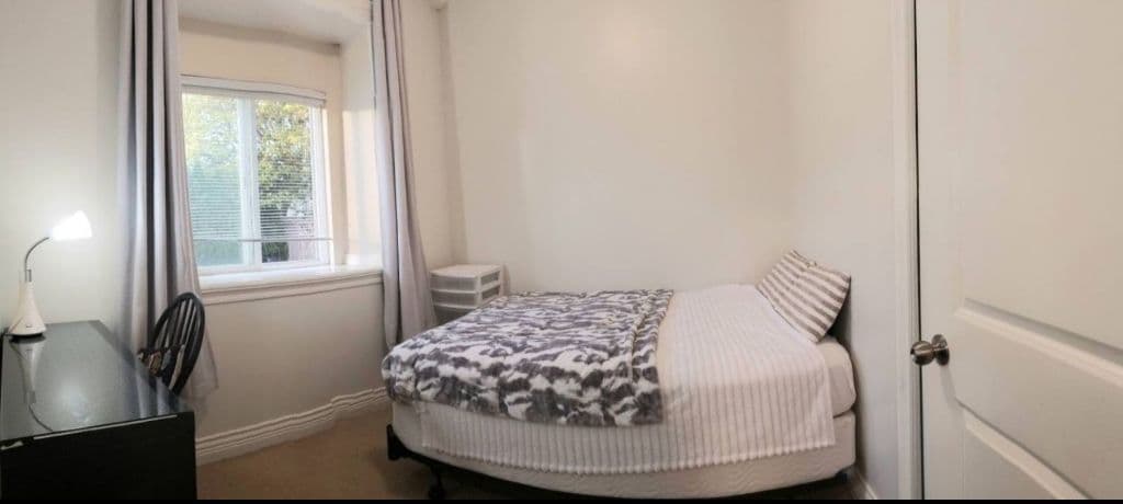 🏠👀$950/mth Bedroom Joyce/Patterson SkyTrain Vancouver-Burnaby Aug 1🌴🌈 썸네일