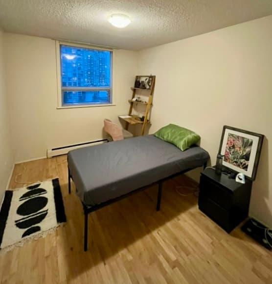 1월 입주 다운타운 둘만사는 여성전용 개인 세컨룸_$1200 썸네일