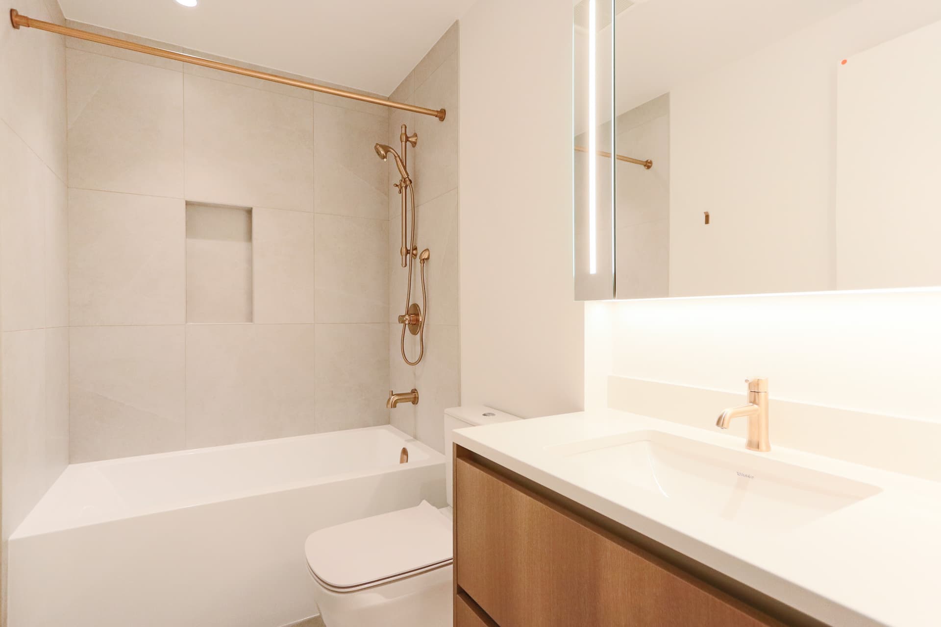 💗여성전용 - 버퀴틀람역 3분거리 콘도 넓은 세컨룸, 개인 화장실💗 썸네일