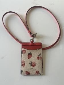 상태-좋은-코치-카드-홀더-목걸이-팔아요-15불-lP80r-이미지