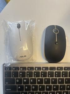 키보드-2개-새-마우스-2개-모두-20불에-팔아요-ZqFJB-이미지