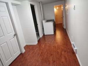 1 Bed Room Basement Suite 썸네일